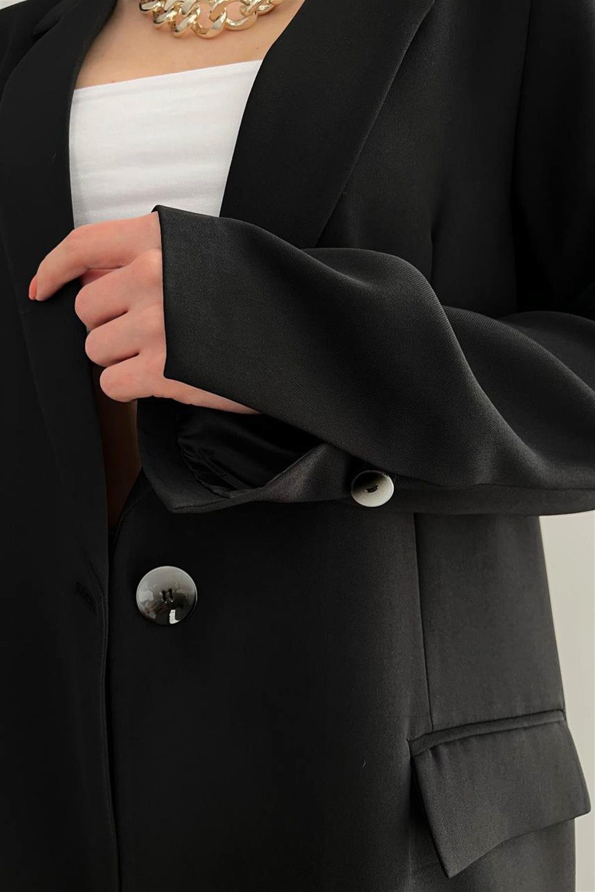 Siyah Sırtı Düğmeli Oversize CeketMONT/CEKET