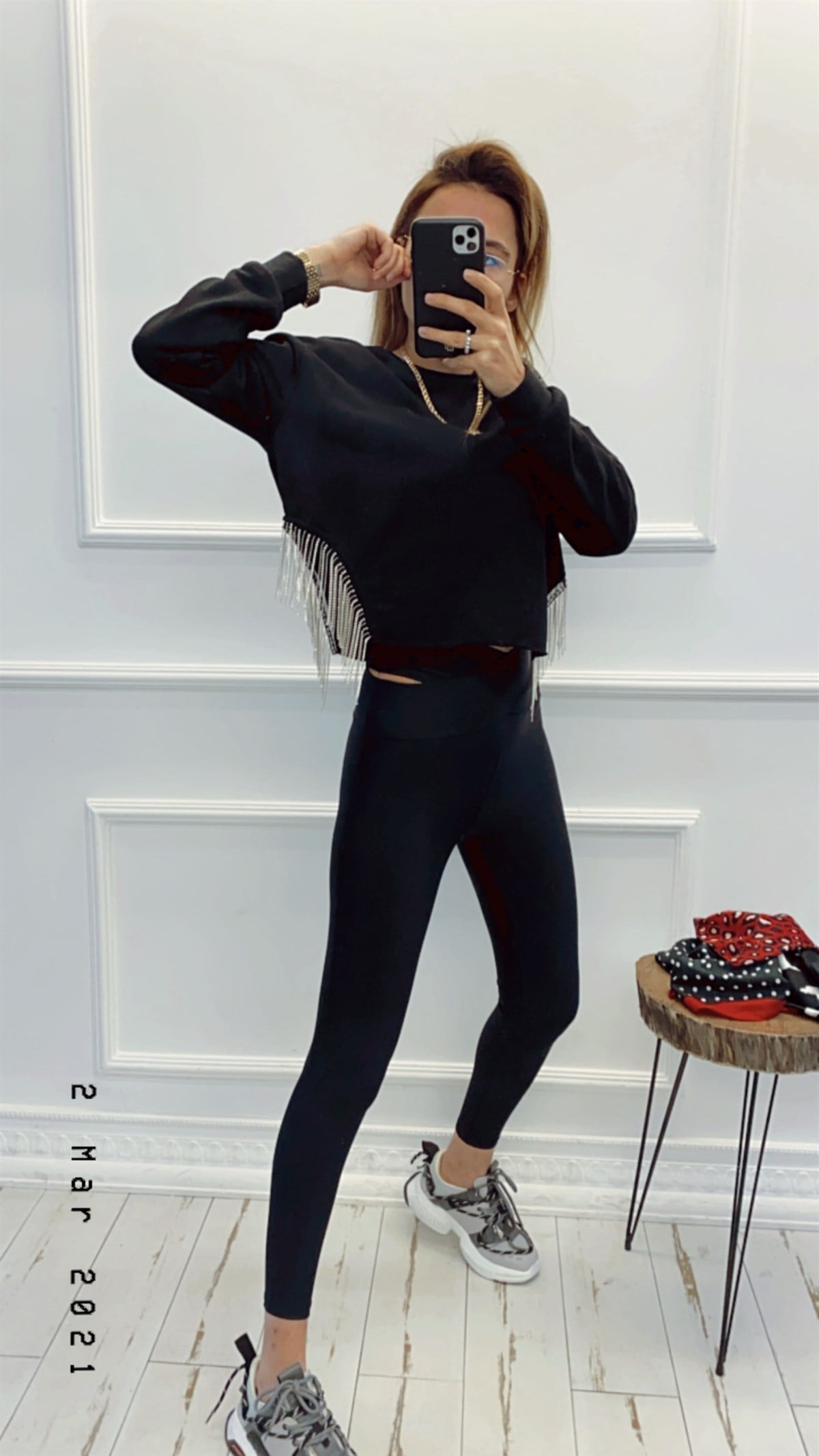 Taş Püsküllü Sweatshirt