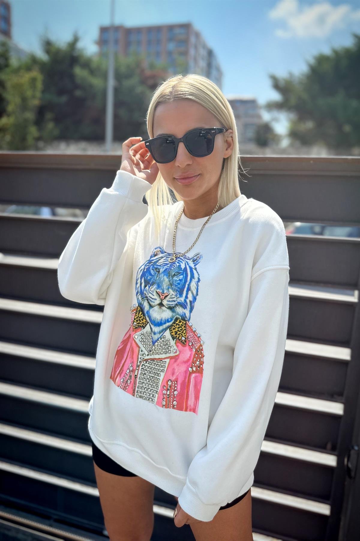 Taşlı Kaplanlı SweatshirtSWEATSHİRT