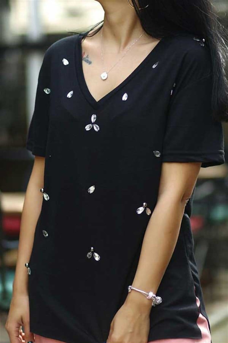Taşlı V Yaka Tshirt