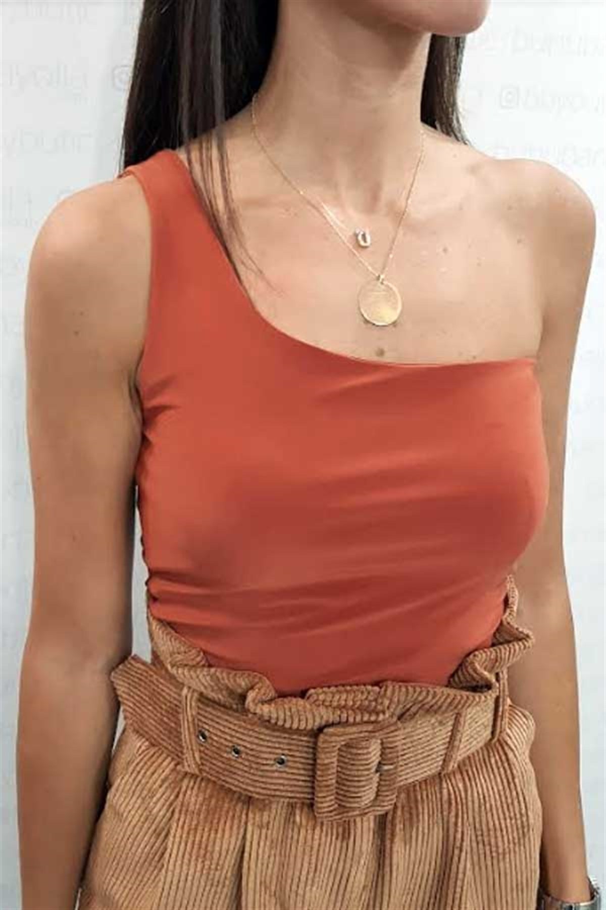 Tek Omuz Askılı Mini Crop Bluz