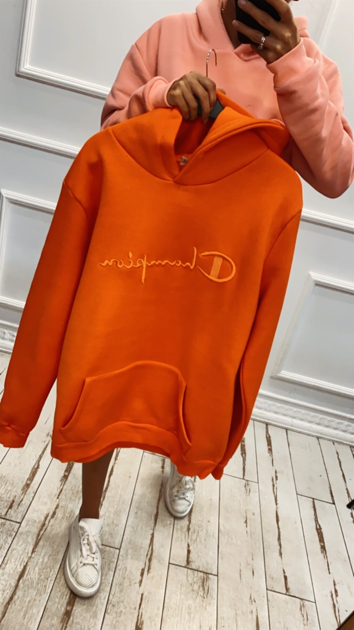 Turuncu Logolu Kapüşonlu Sweat