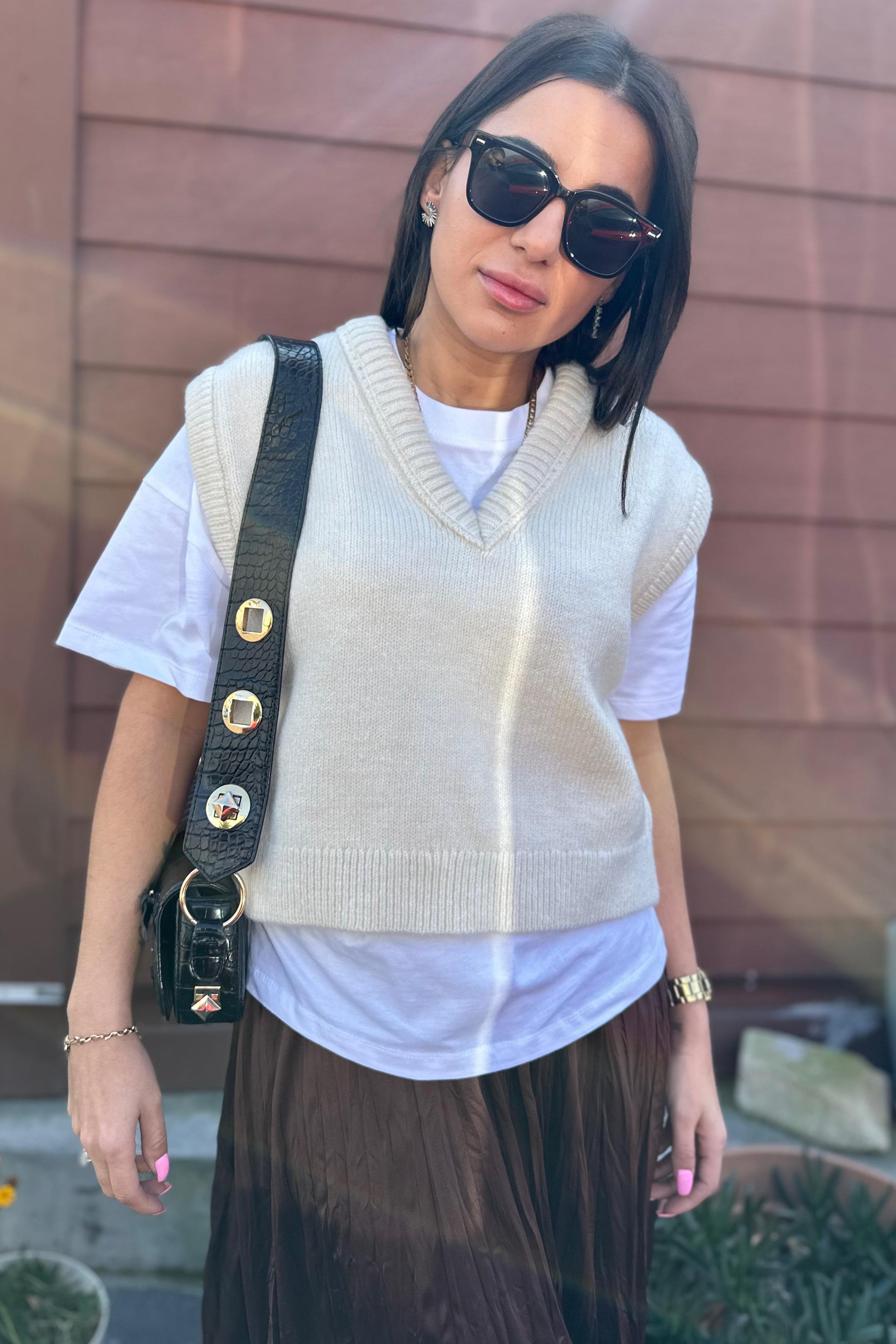 V Yaka Ekru SüveterYENİ GELENLER