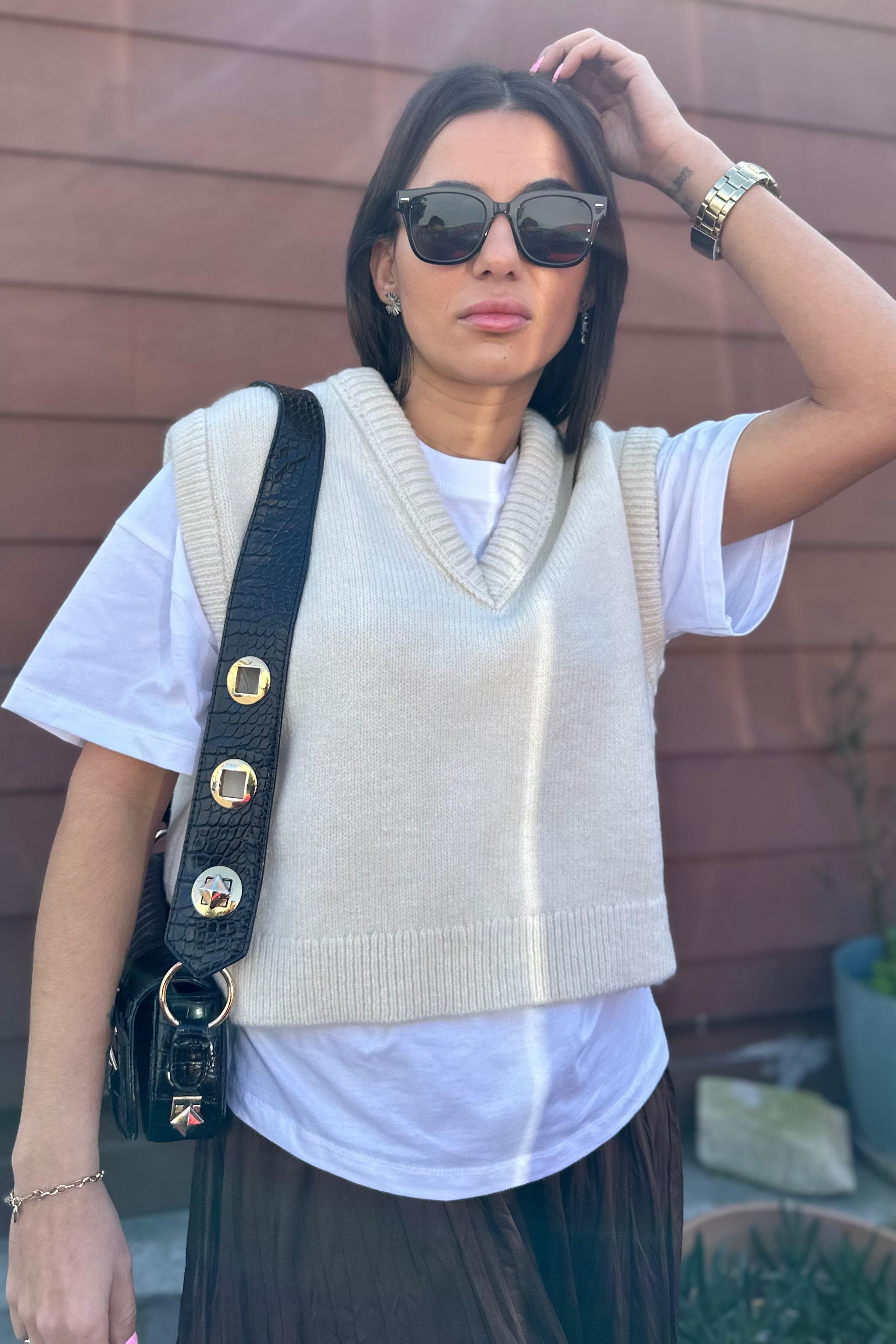 V Yaka Ekru SüveterYENİ GELENLER