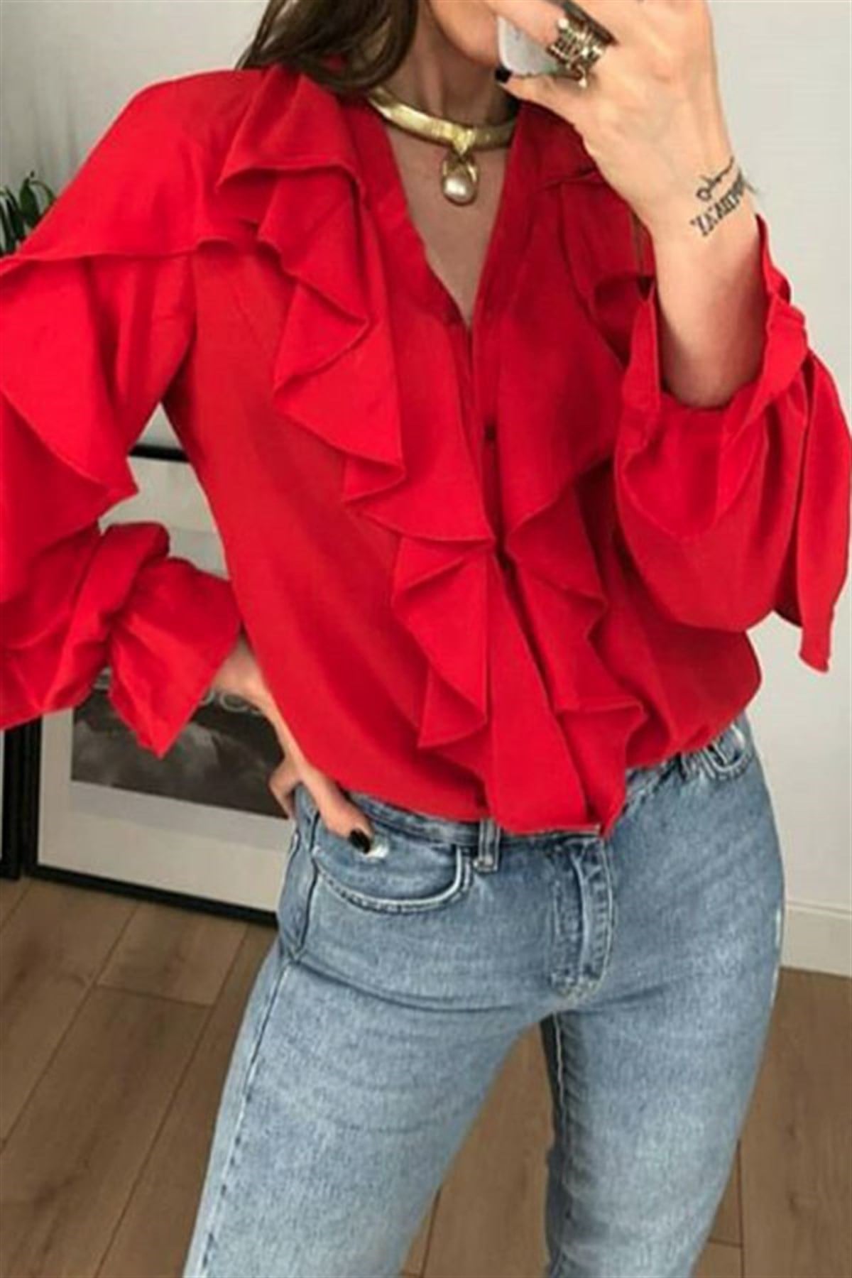 V Yaka Fırfırlı Kırmızı Bluz