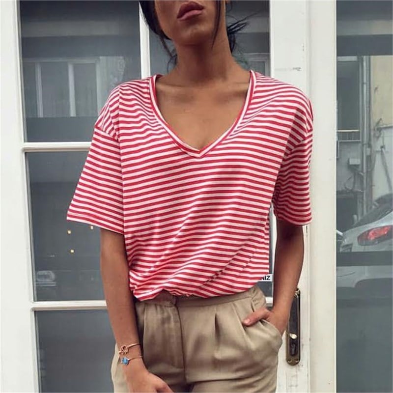 V Yaka Kırmızı Çizgili Basic Tshirt
