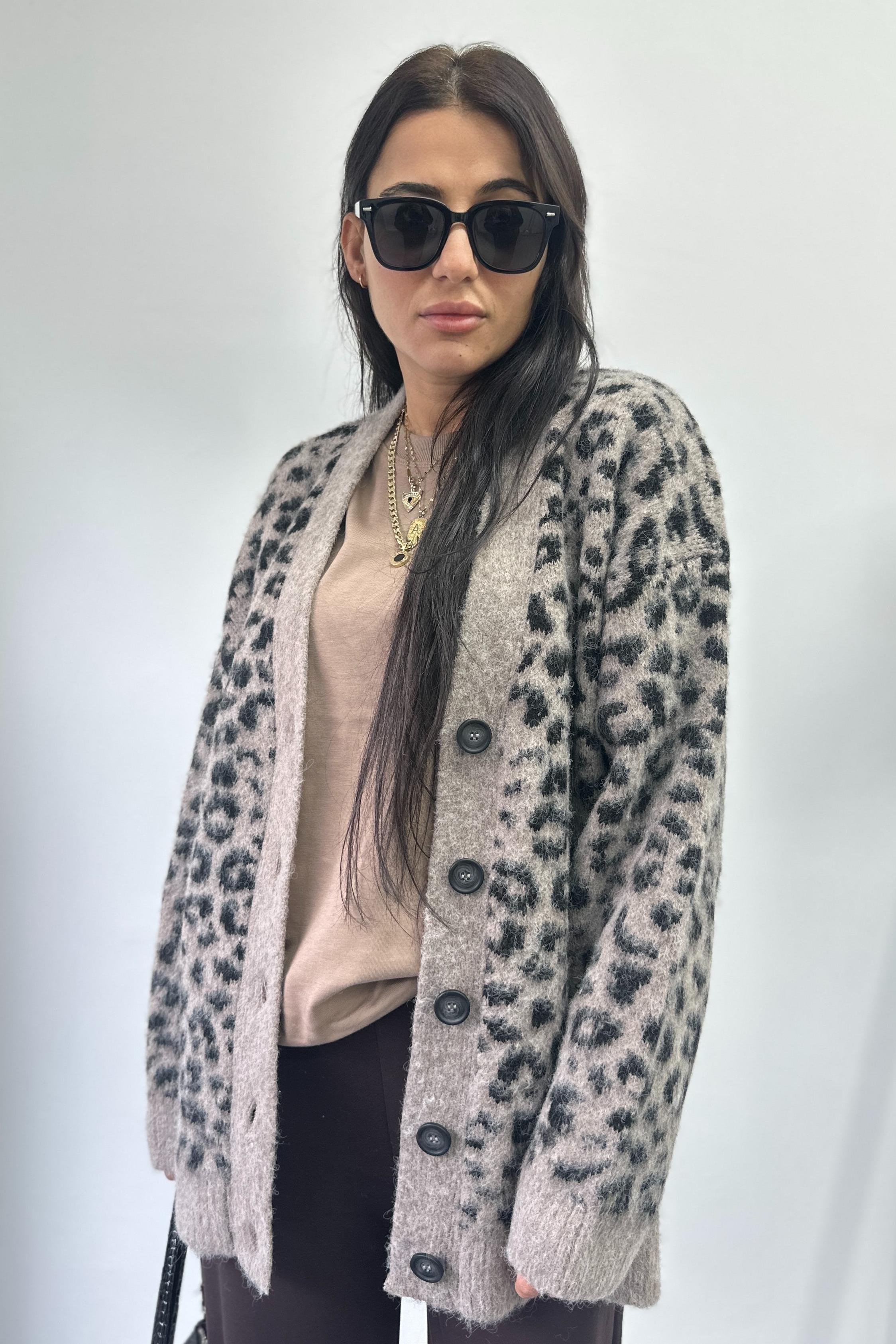 V Yaka Leopar Şardonlu HırkaHIRKA