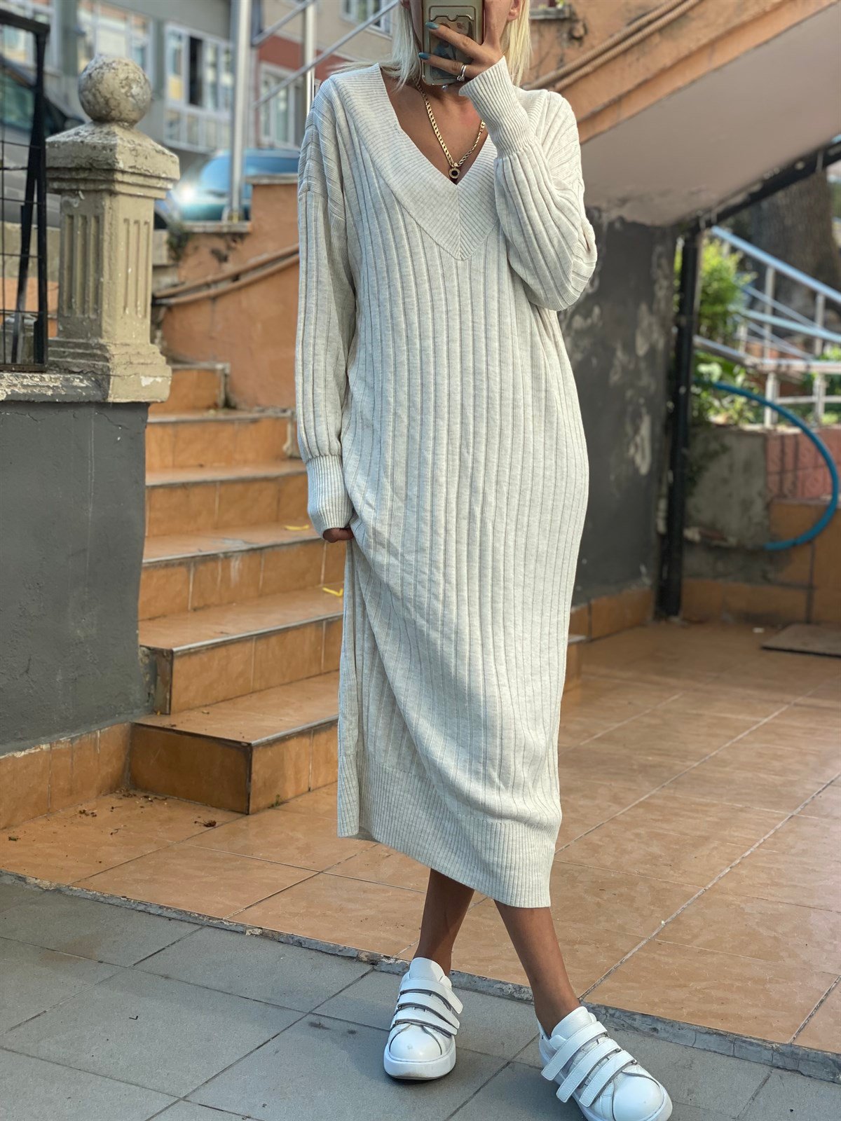 V Yaka Triko Bej ElbiseELBİSE