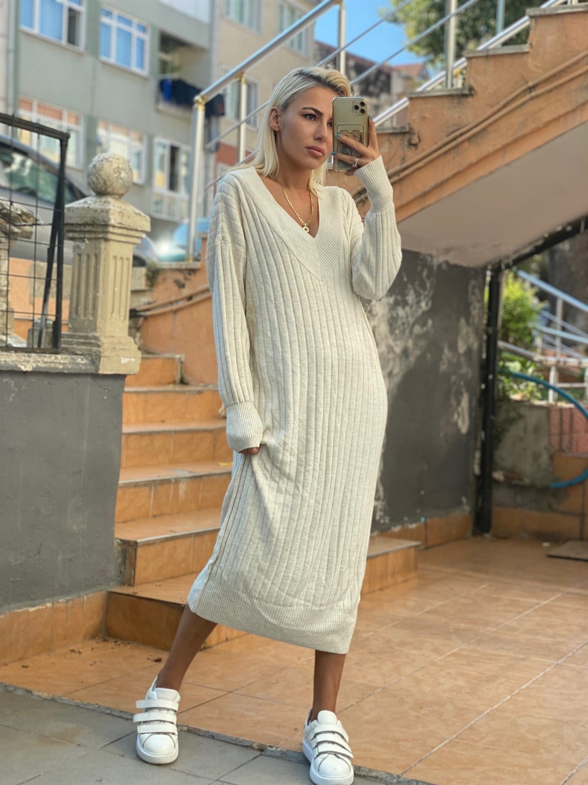 V Yaka Triko Bej ElbiseELBİSE