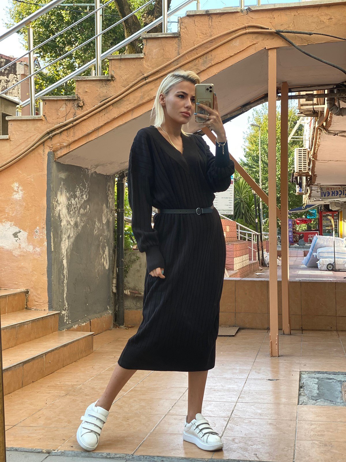 V Yaka Triko Siyah ElbiseELBİSE