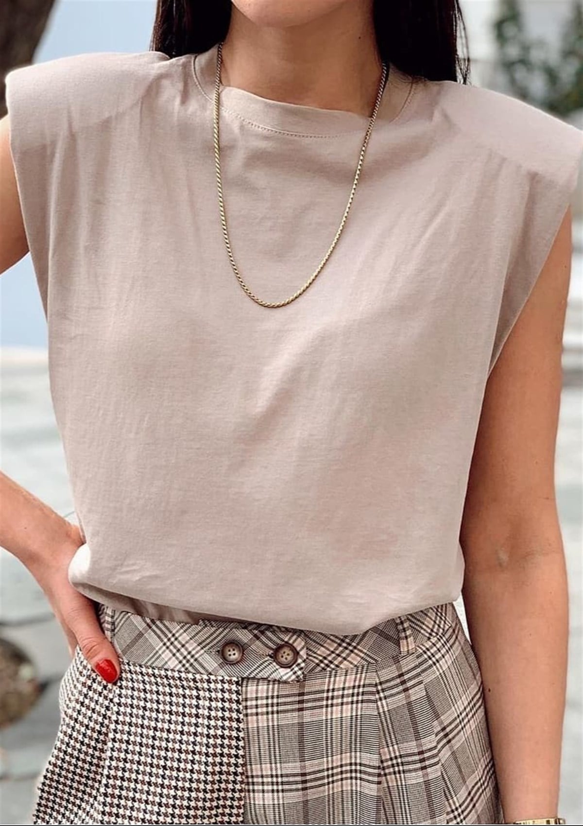 Vatkalı Kolsuz Basic Tshirt