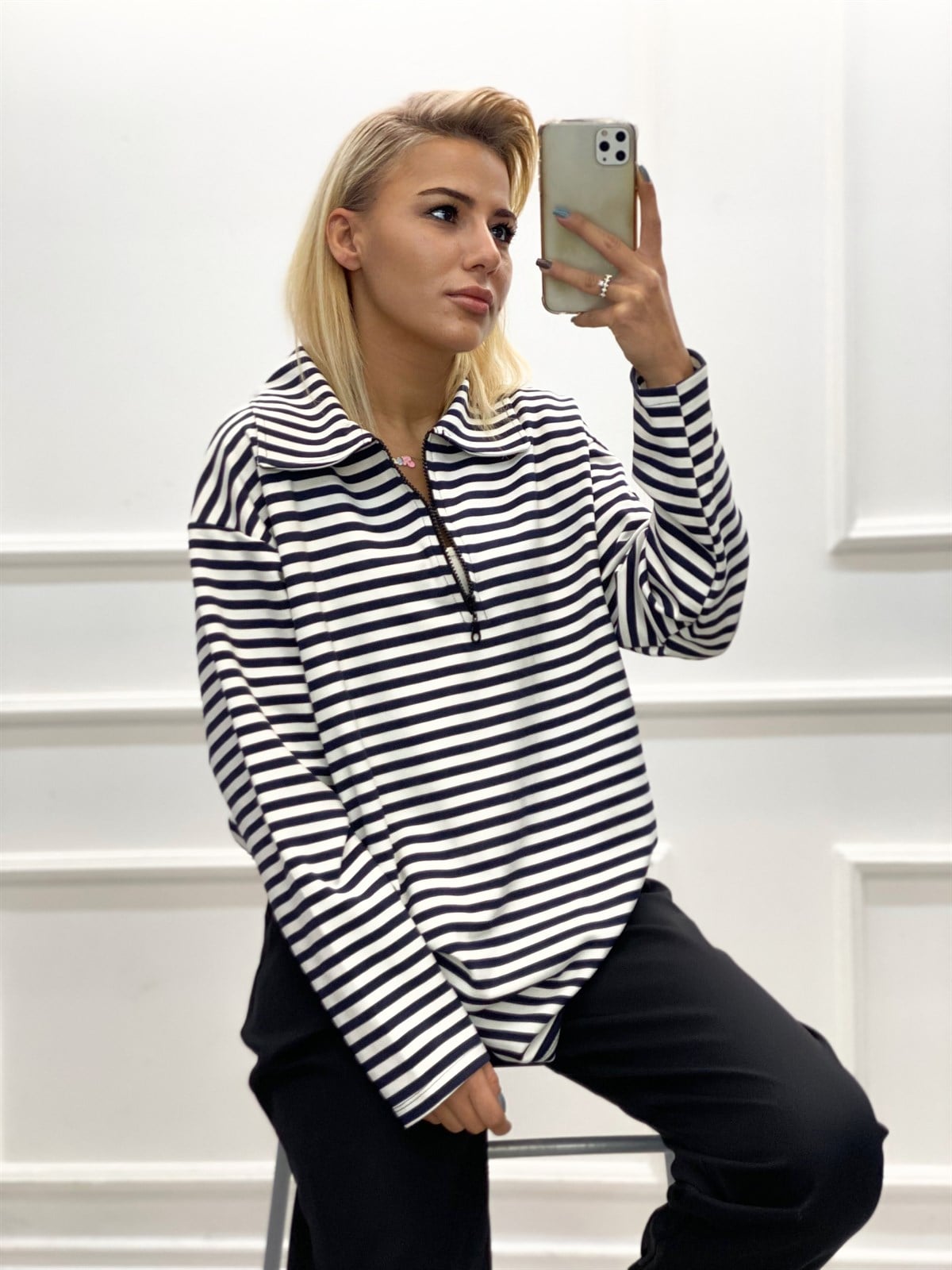 Yakalı Çizgili SweatshirtSWEATSHİRT