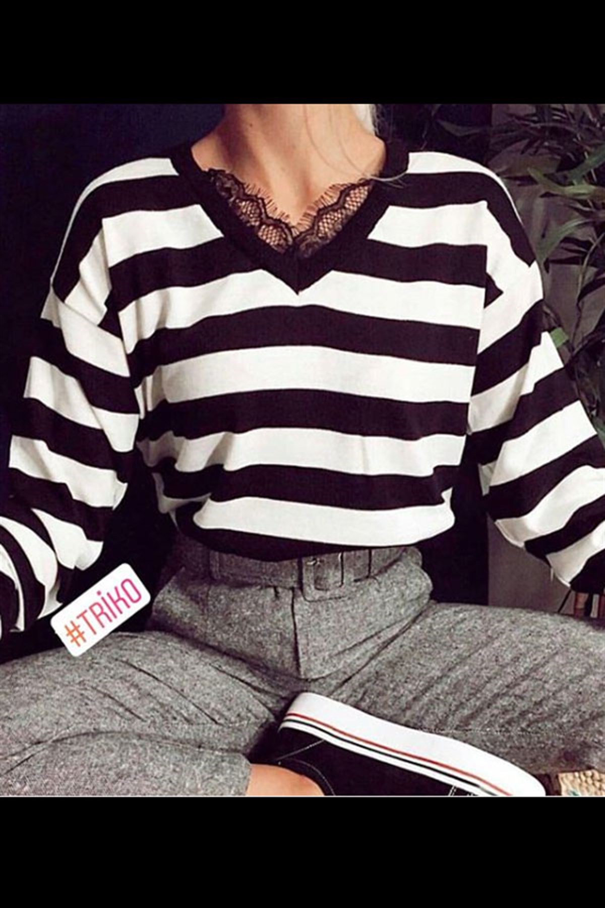 Yakası Dantel Detay Çizgili Triko Kazak