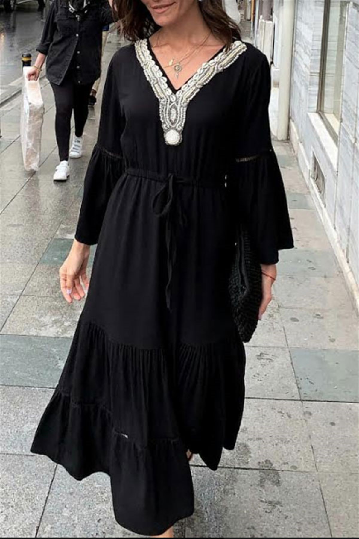 Yakası İşlemeli Maxi Elbise