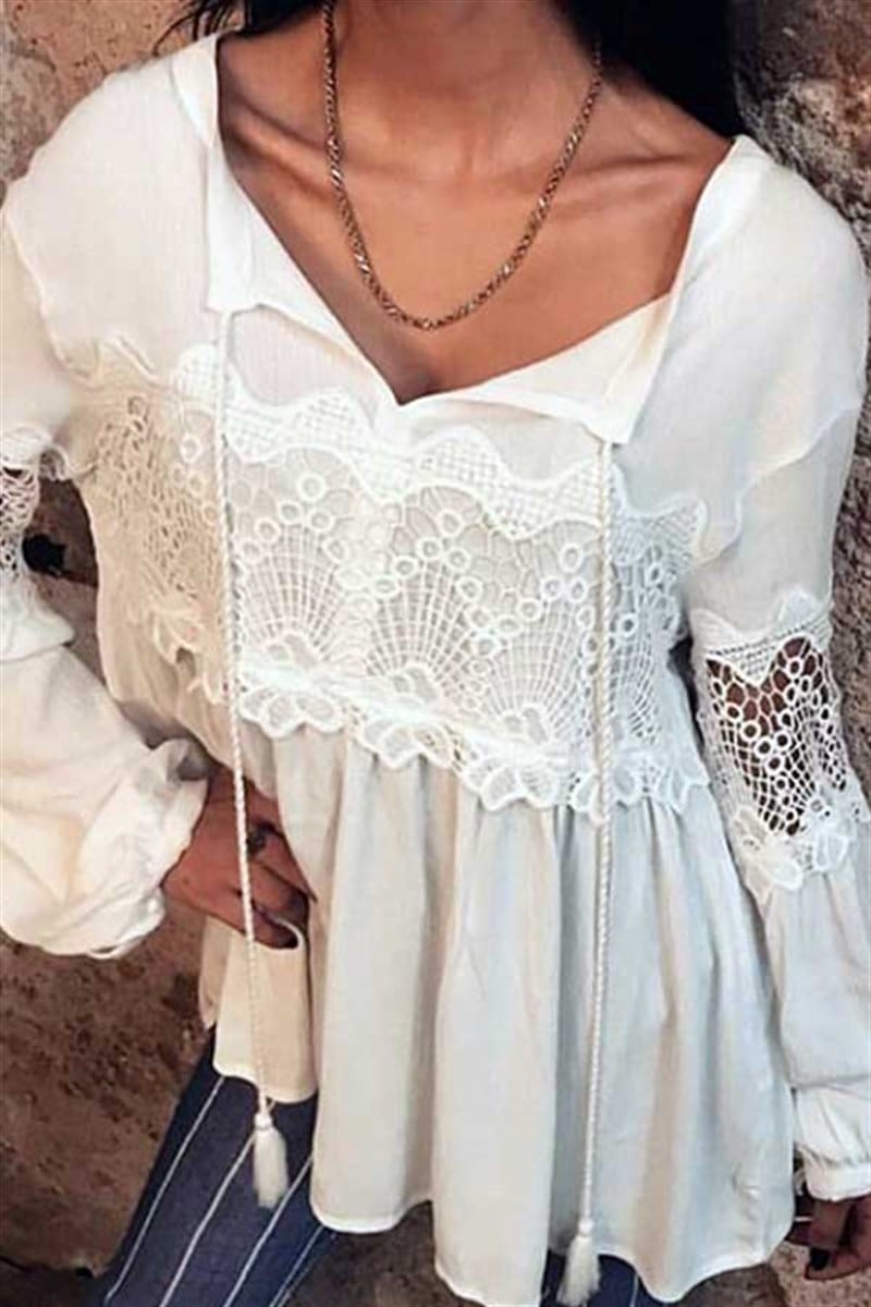 Yakası Püskül İpli Güpür Detay Bluz