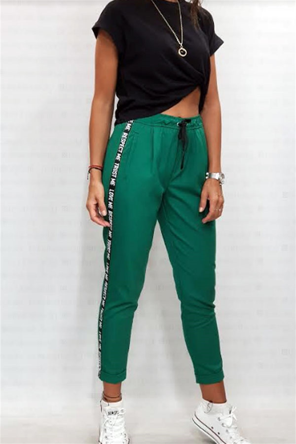 Yazı Detay Yeşil Eşofman Model Pantalon