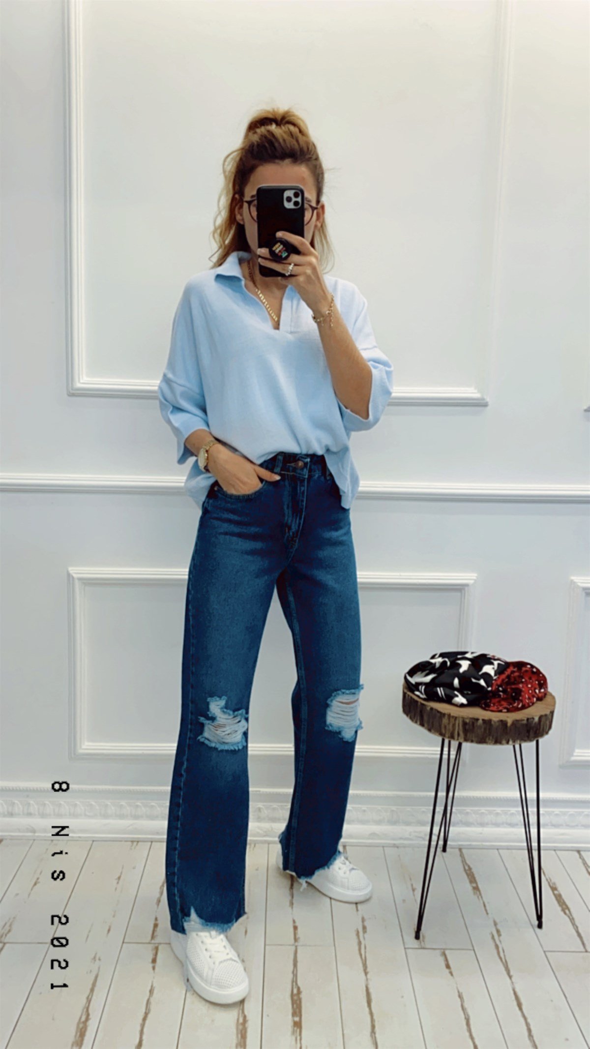 Yırtık Detaylı Koyu Mavi Jean