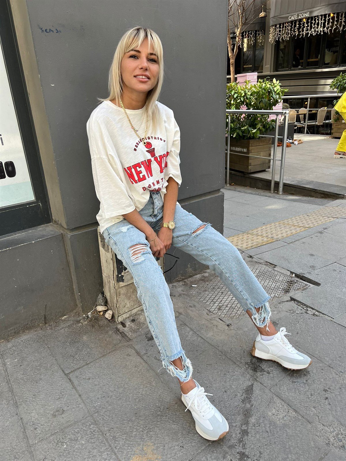 Yırtık Detaylı Mom JeanJEAN