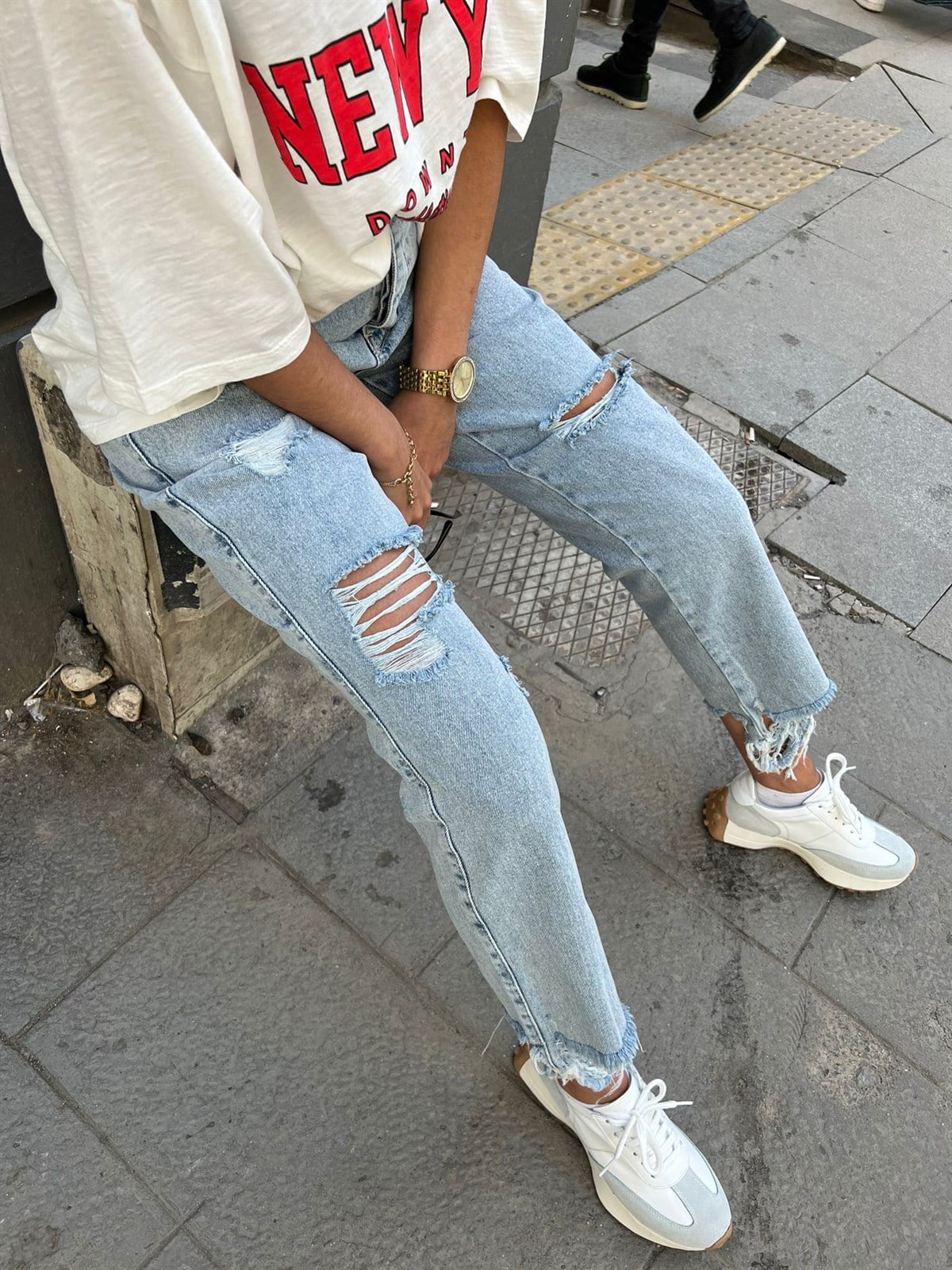 Yırtık Detaylı Mom JeanJEAN