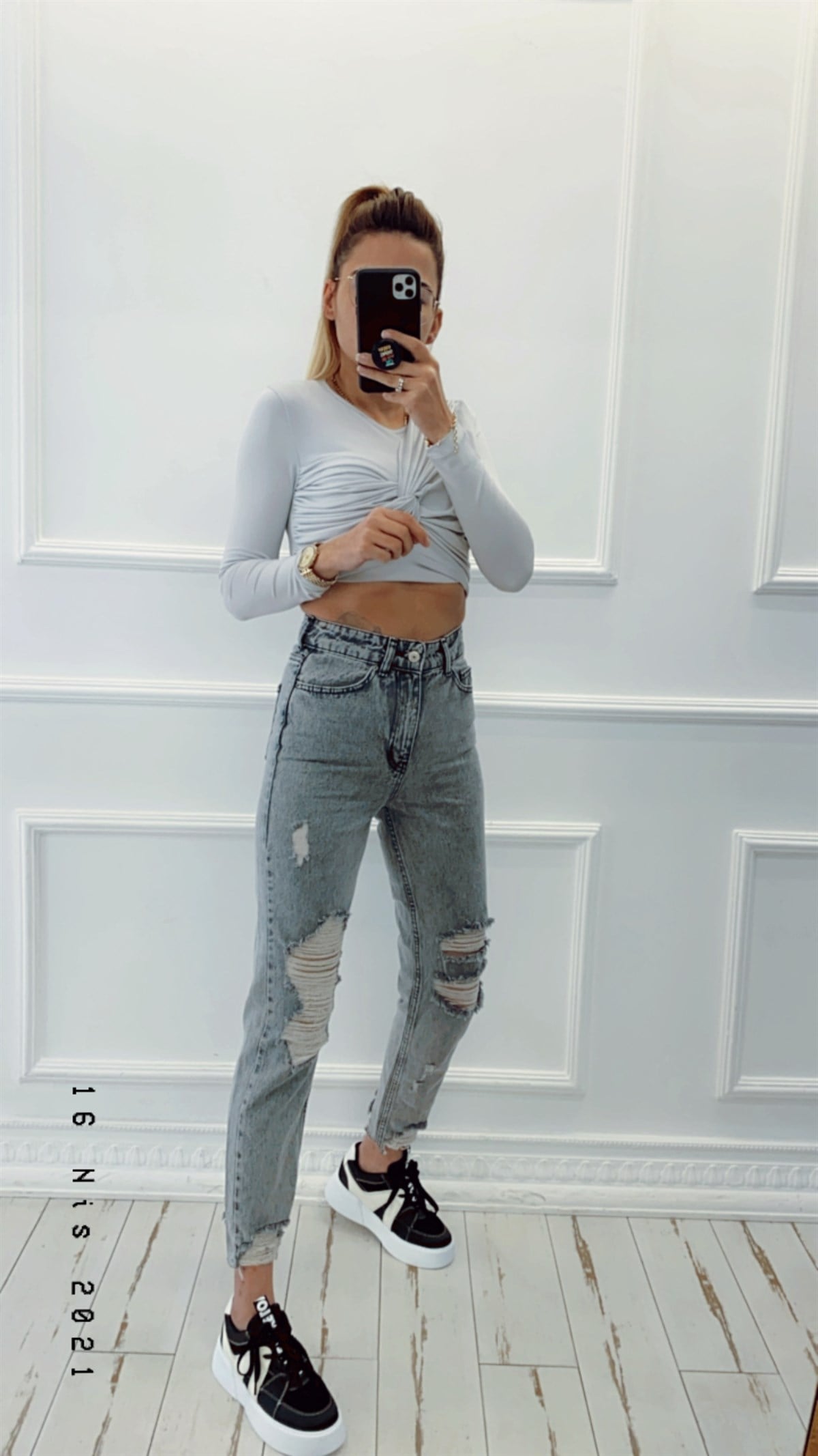 Yırtık Detaylı Paçası Kesik Relax Kesim Gri Jean