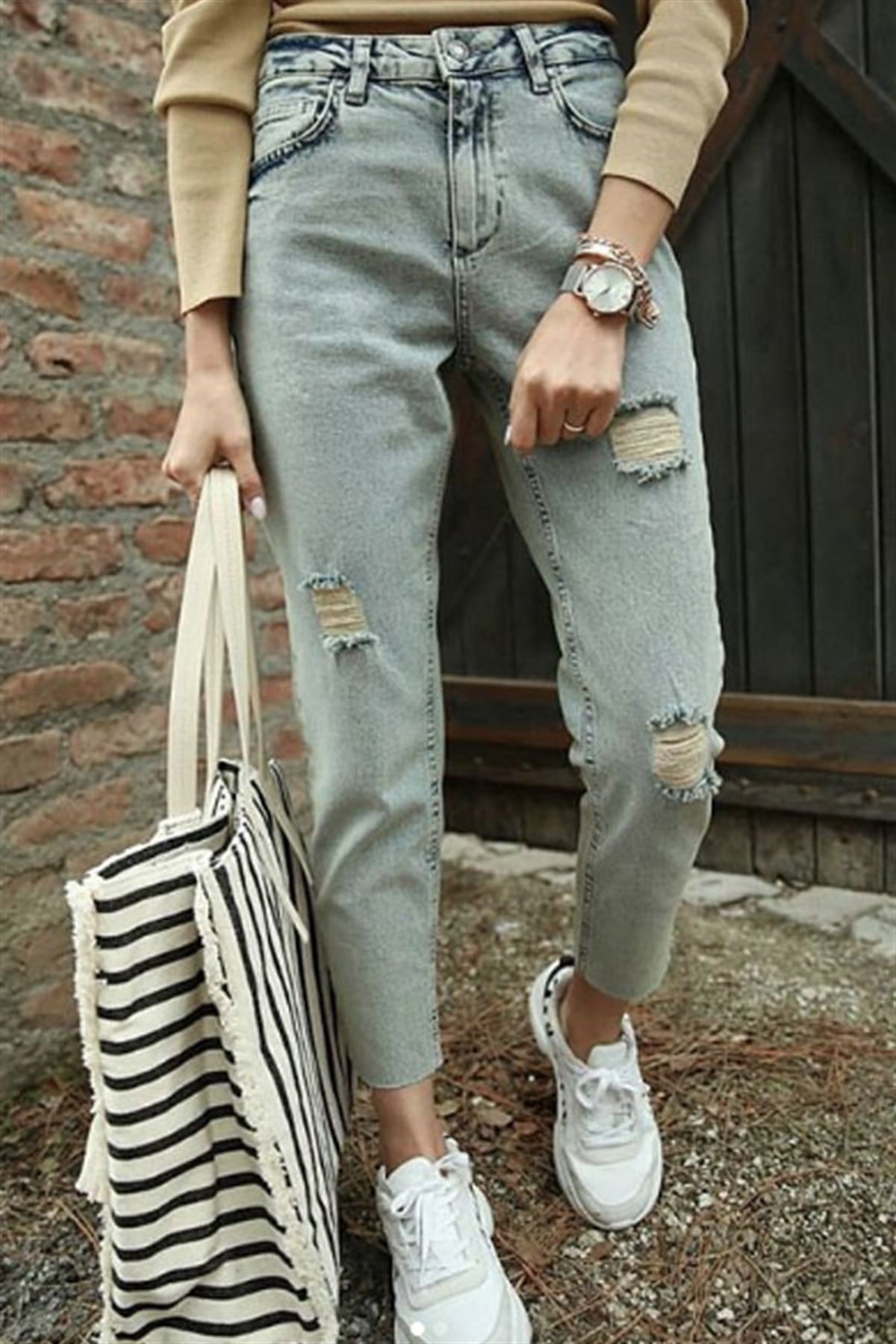 Yırtıklı Mavi Mom Jean
