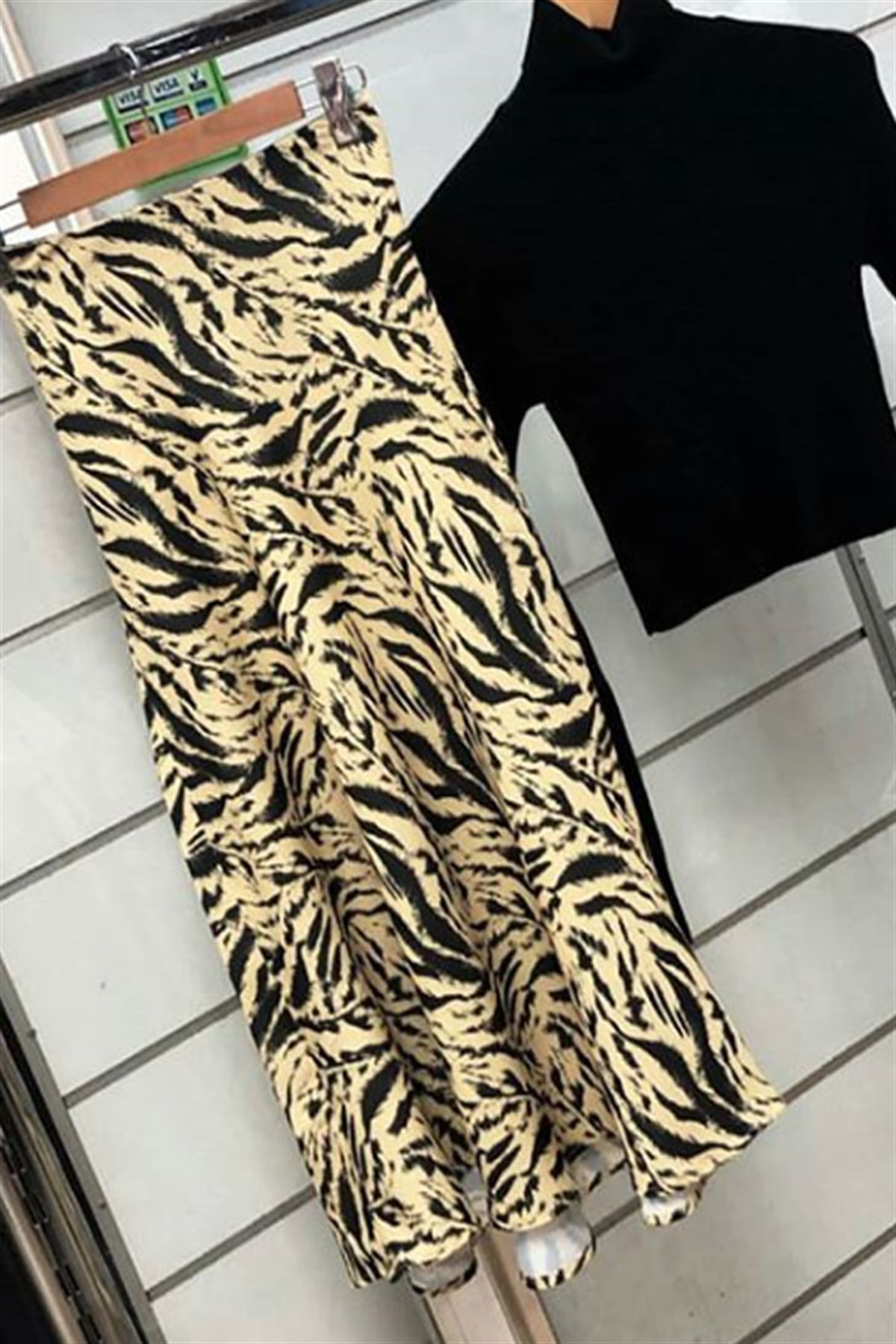 Zebra Desen Saten Etek
