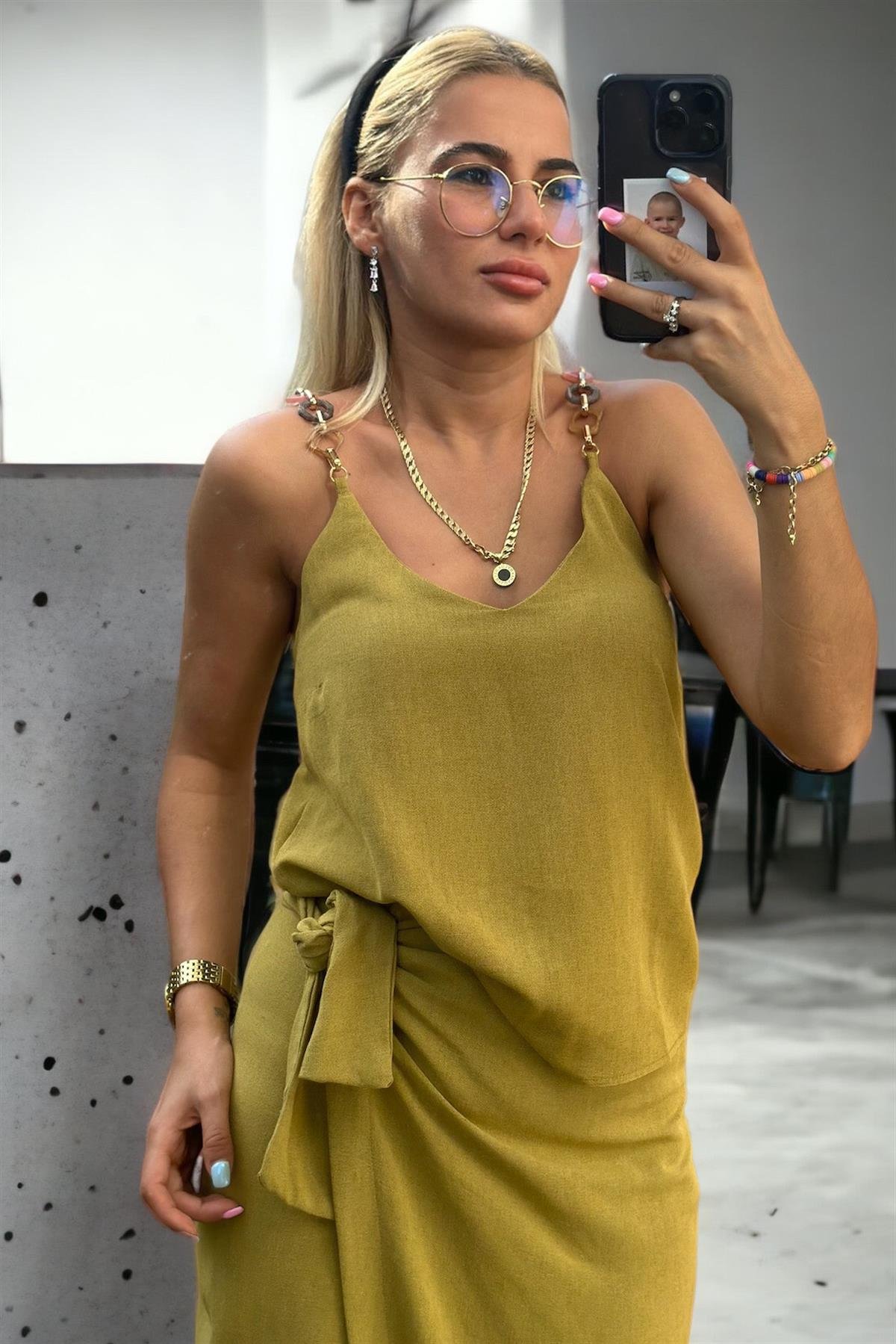 Zincir Askılı Yağ Yeşili Keten BluzBLUZ