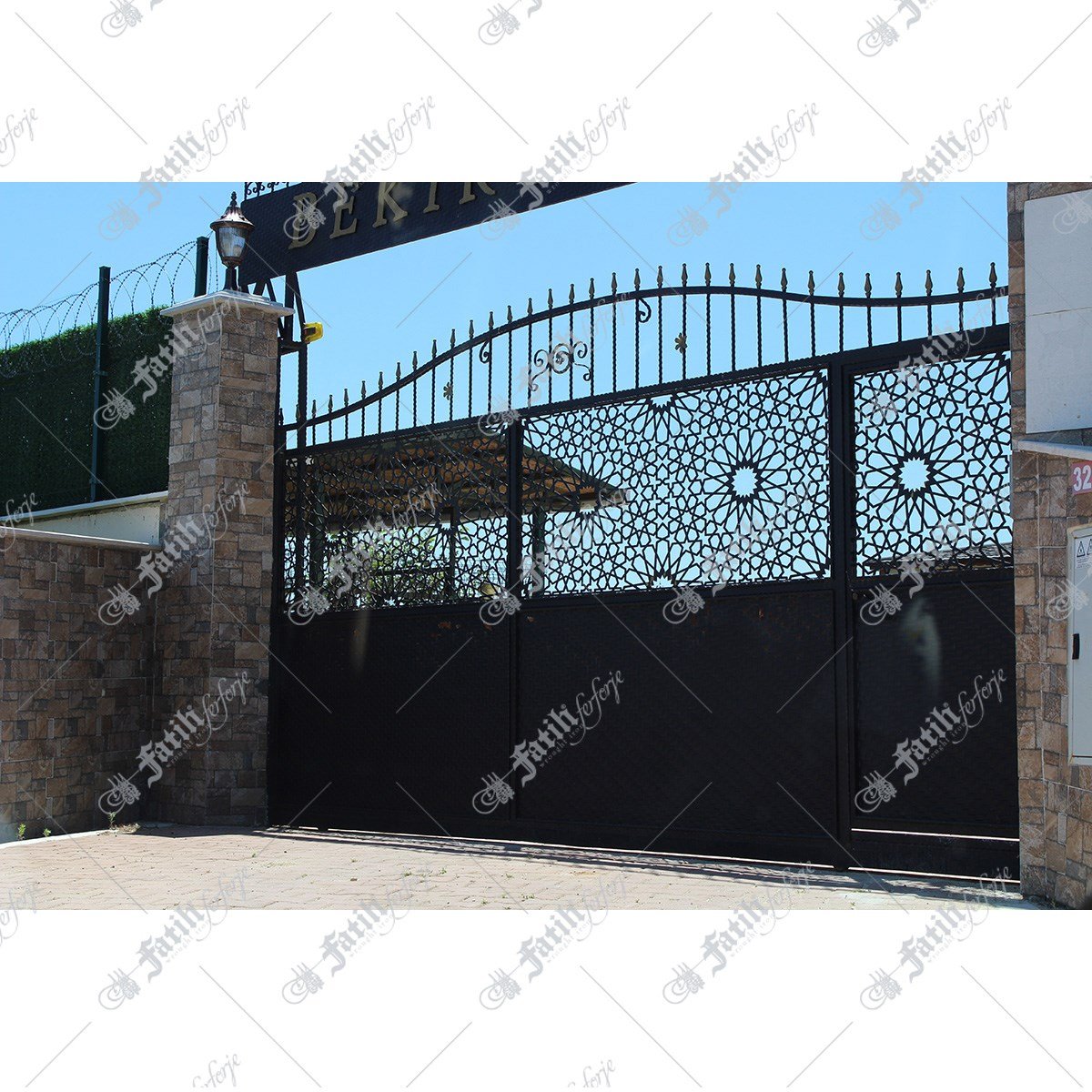 1415 KODLU FERFORJE KAPI