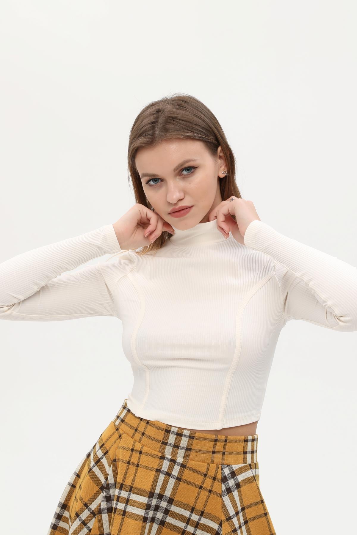 Beyaz Dik Yaka Fitilli Crop-Top