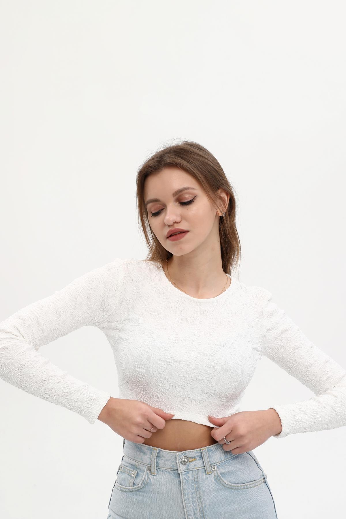 Beyaz Dokulu Crop-Top