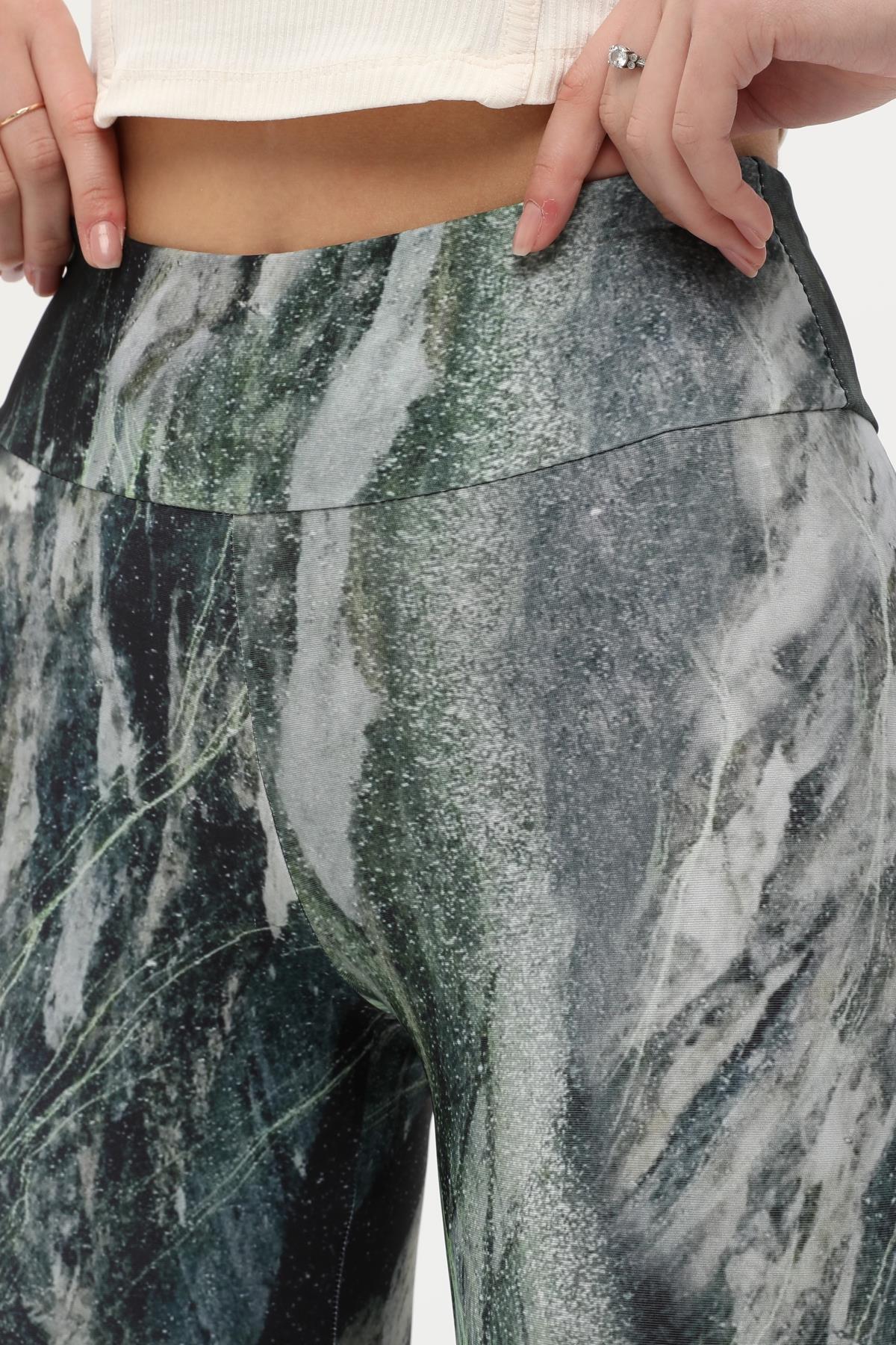 Bilek Hizasında Desenli Spor Tayt