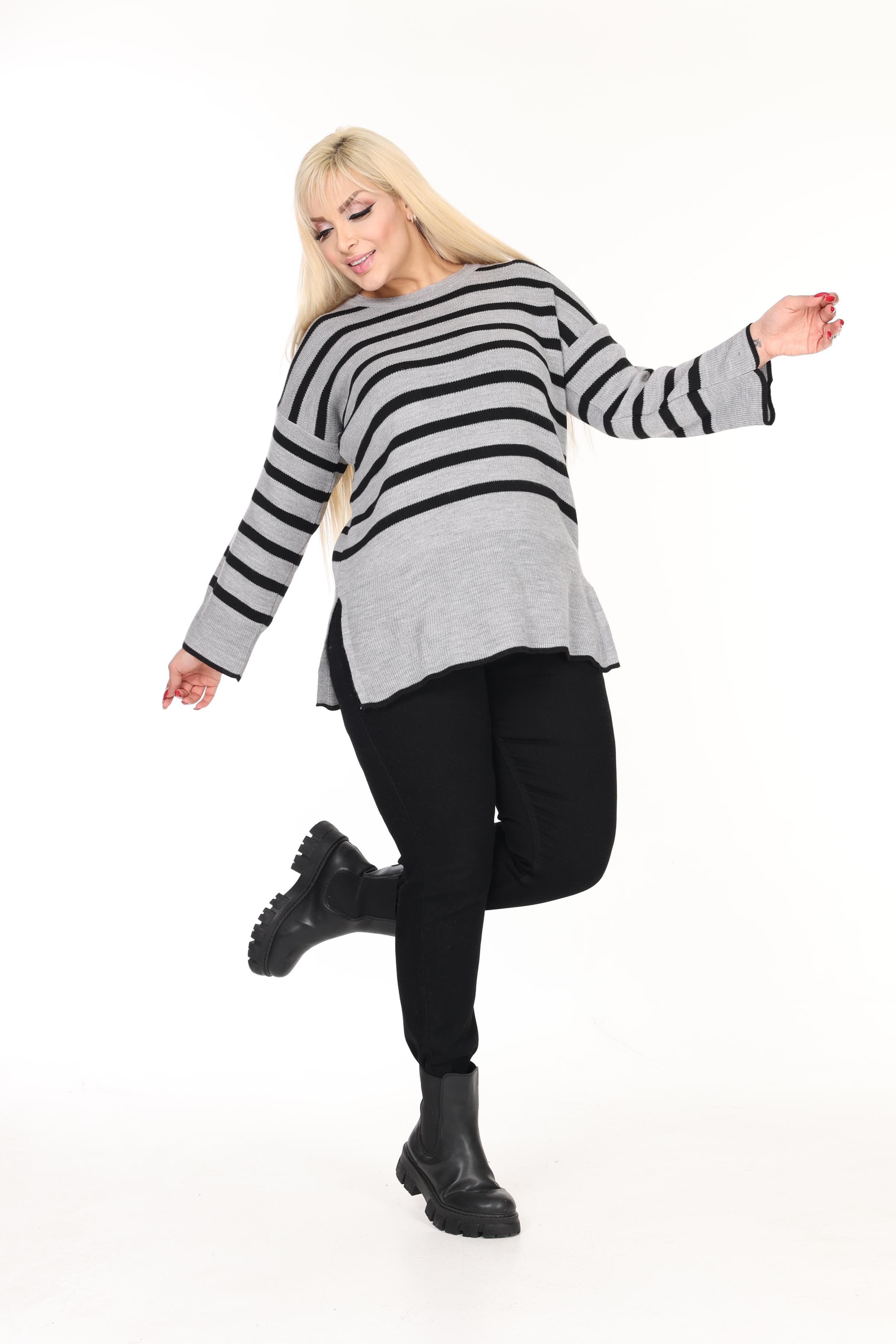 Bisiklet Yaka Çizgili Yırtmaçlı Rahat Kalıp Triko Kazak