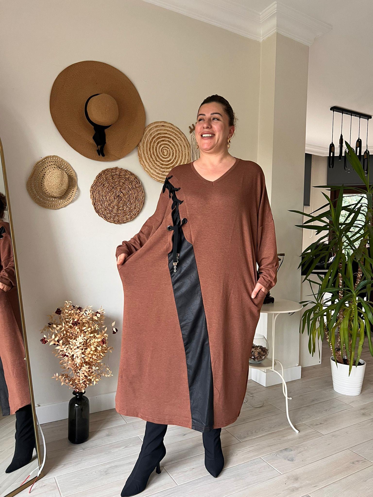 Çilek Kumaş Deri Detaylı Oversize Rahat Kalıp Elbise | Mjora Butik