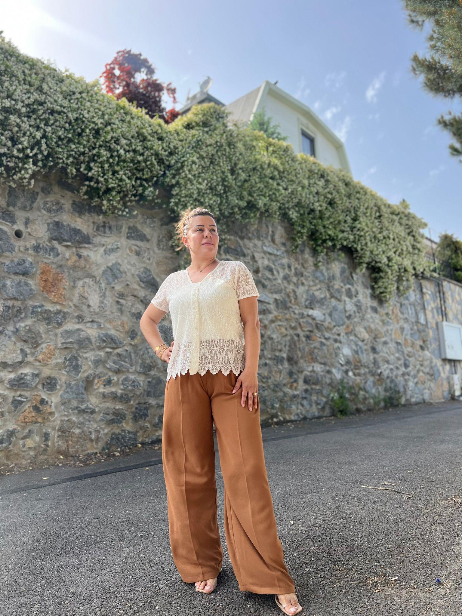 Ekru Dantel Düğmeli Gömlek