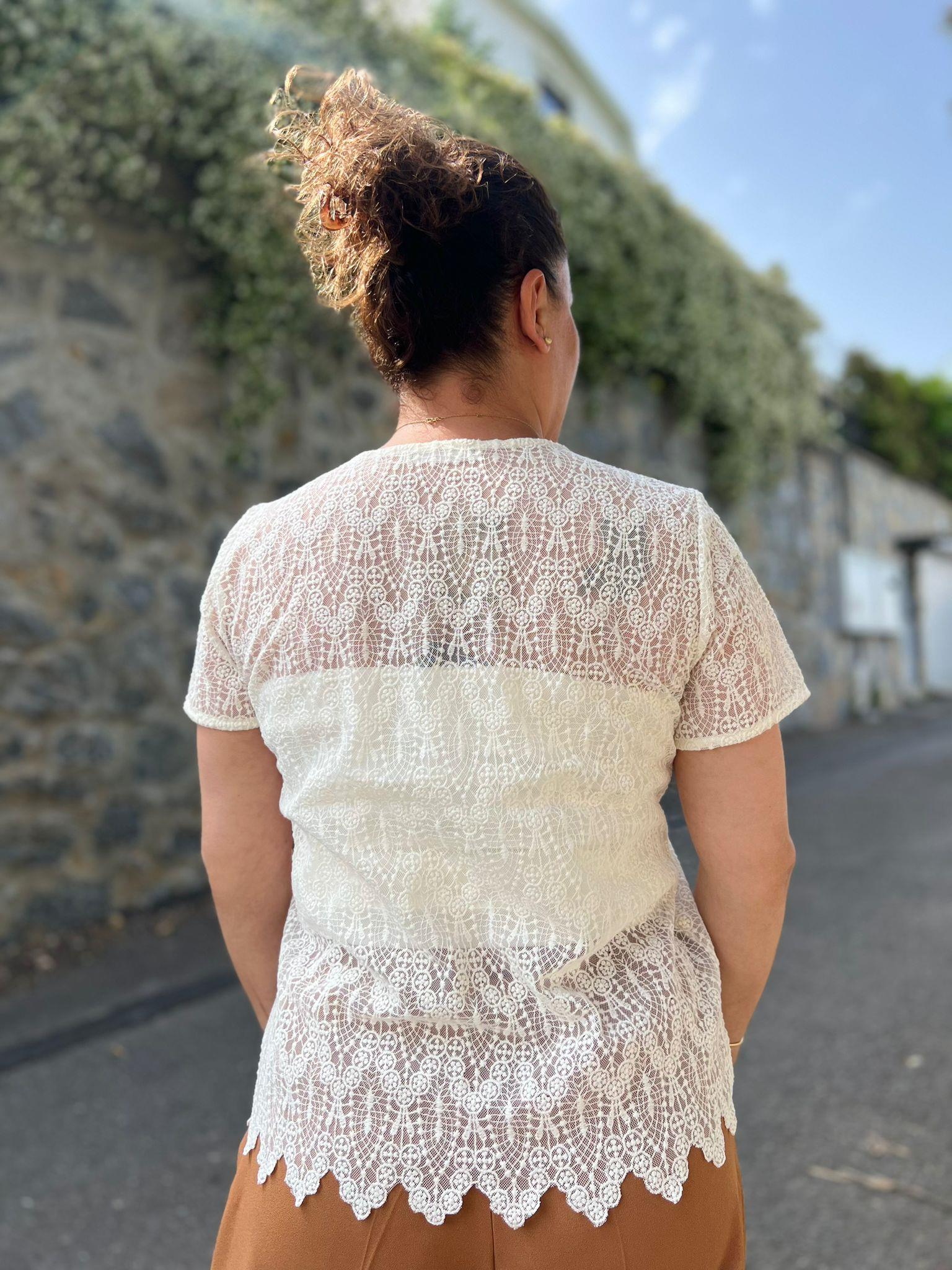 Ekru Dantel Düğmeli Gömlek