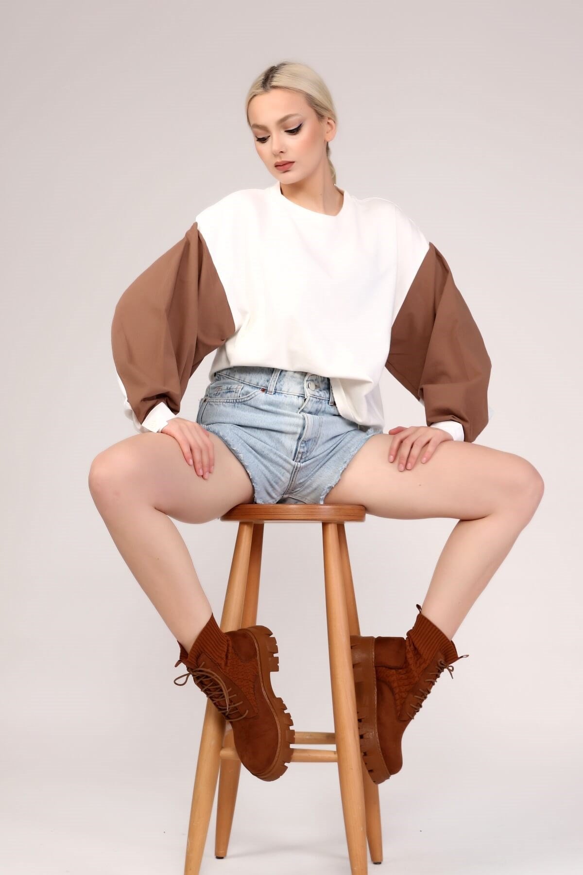 Ekru Kolları Kahverengi Salaş Sweatshirt 