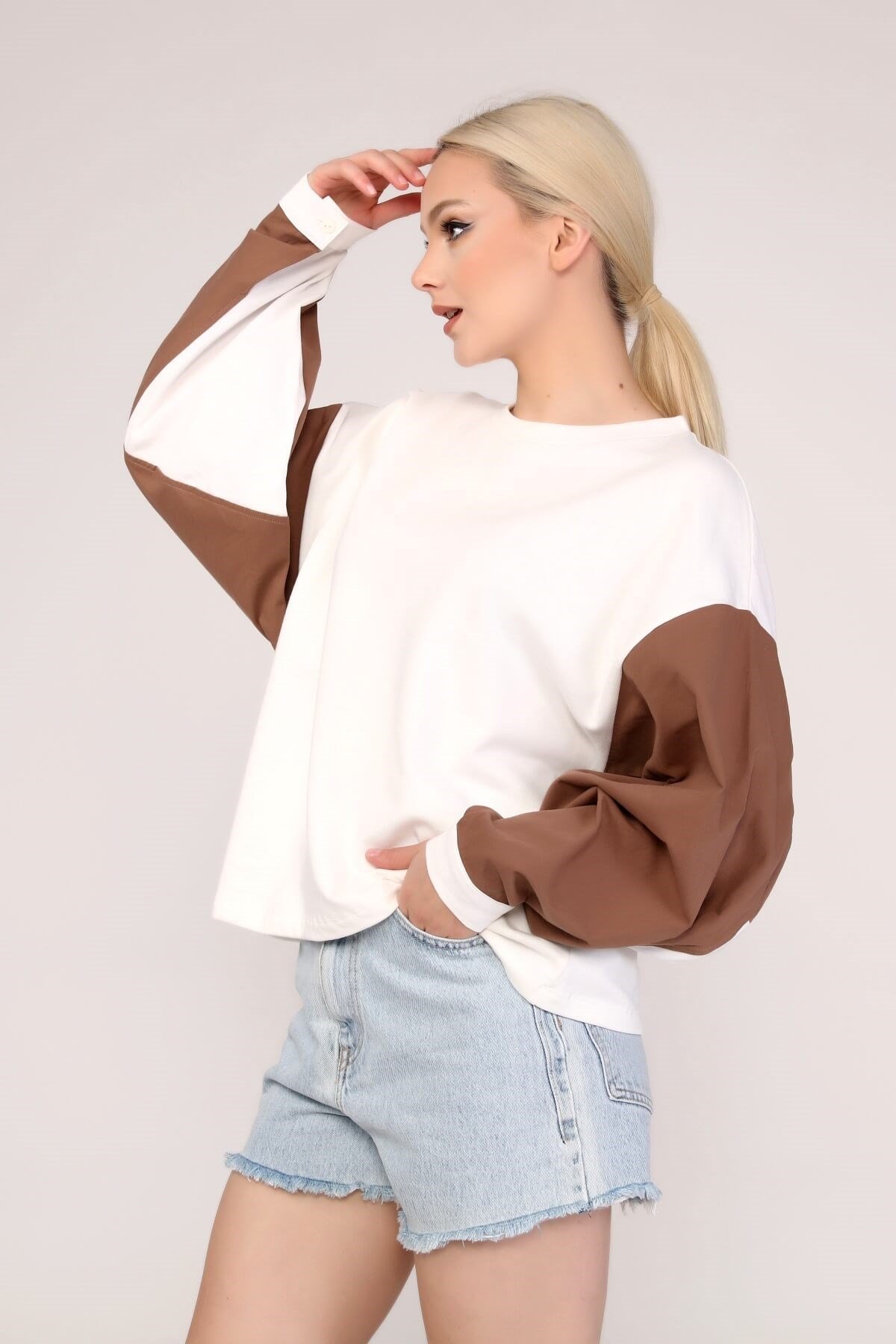 Ekru Kolları Kahverengi Salaş Sweatshirt 