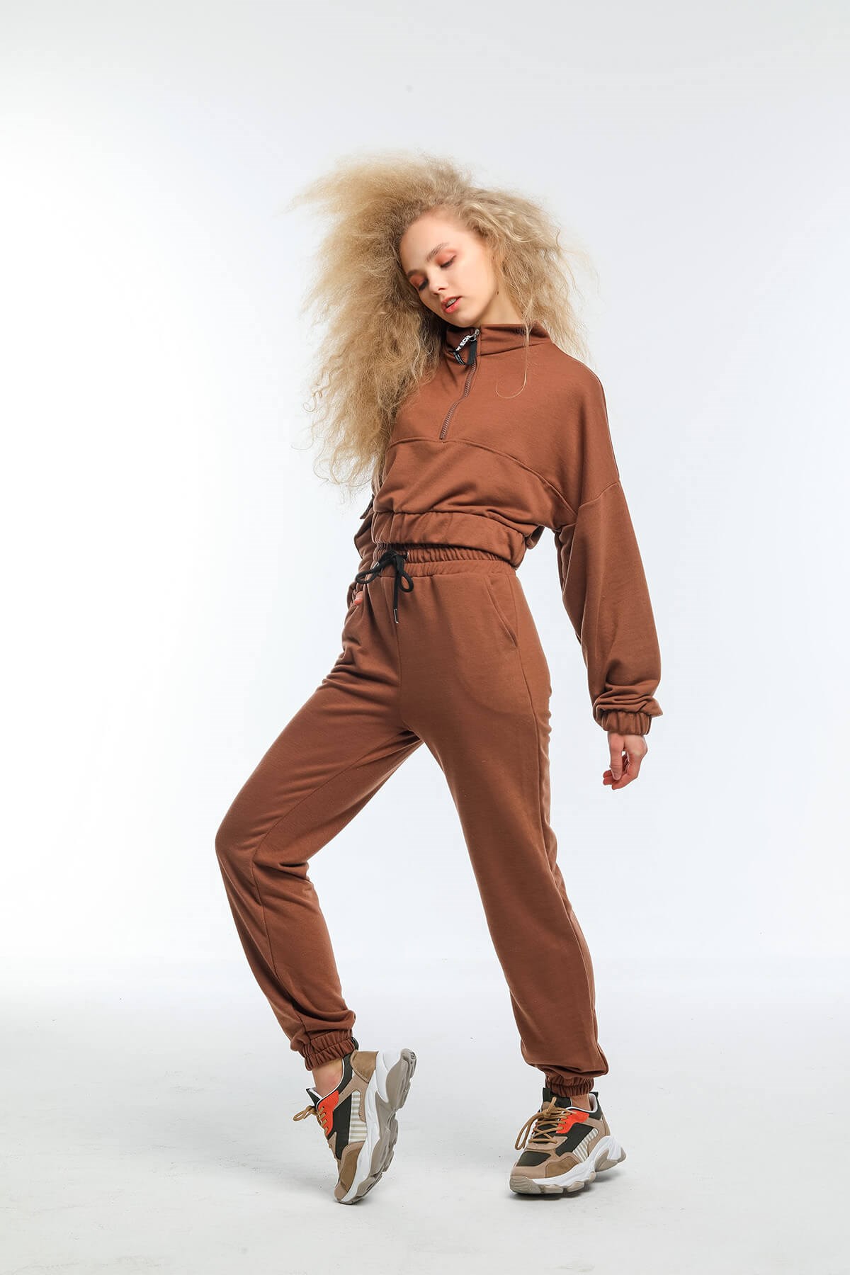 Kahverengi Dik Yaka Crop Jogger Eşofman Takımı