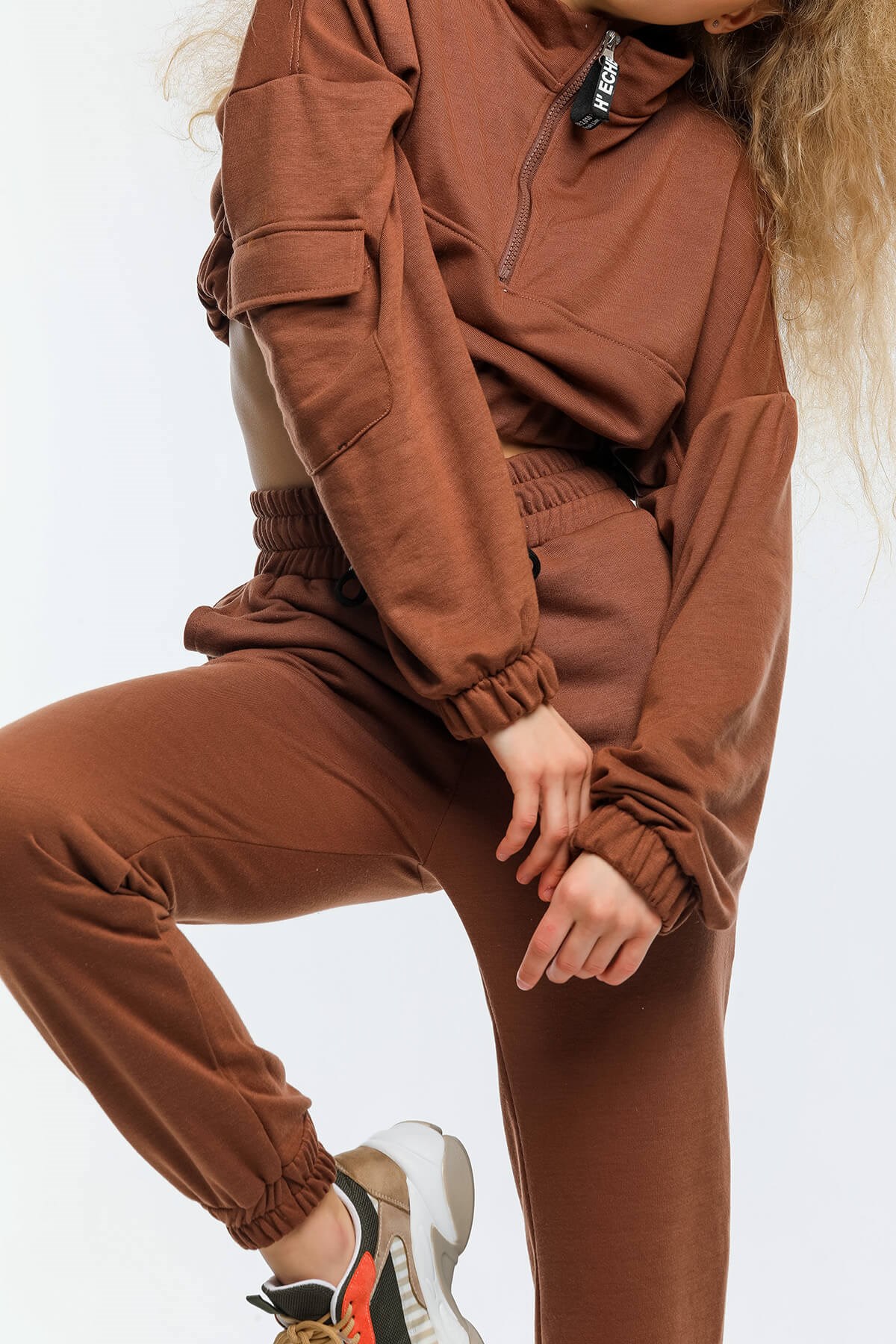 Kahverengi Dik Yaka Crop Jogger Eşofman Takımı