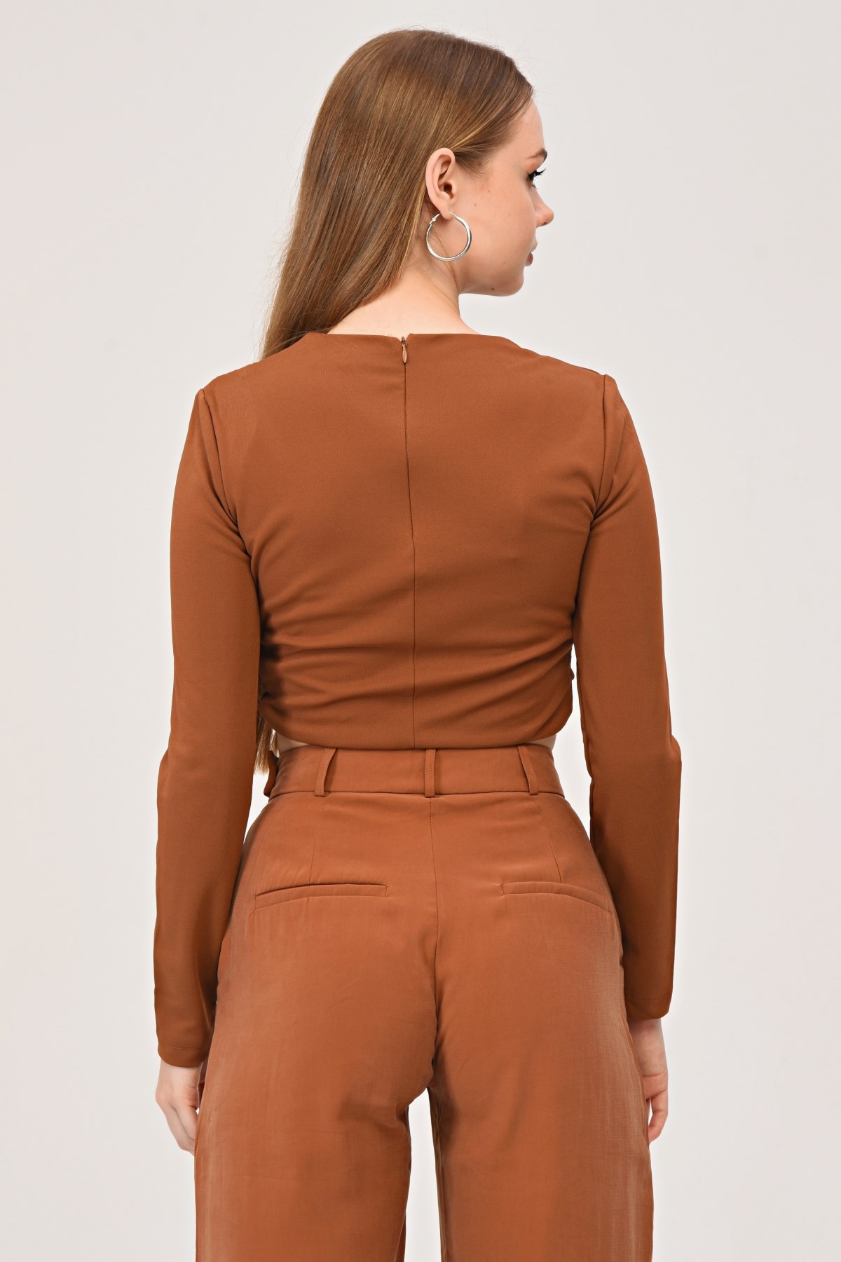 Kahverengi Drapeli Crop Bluz