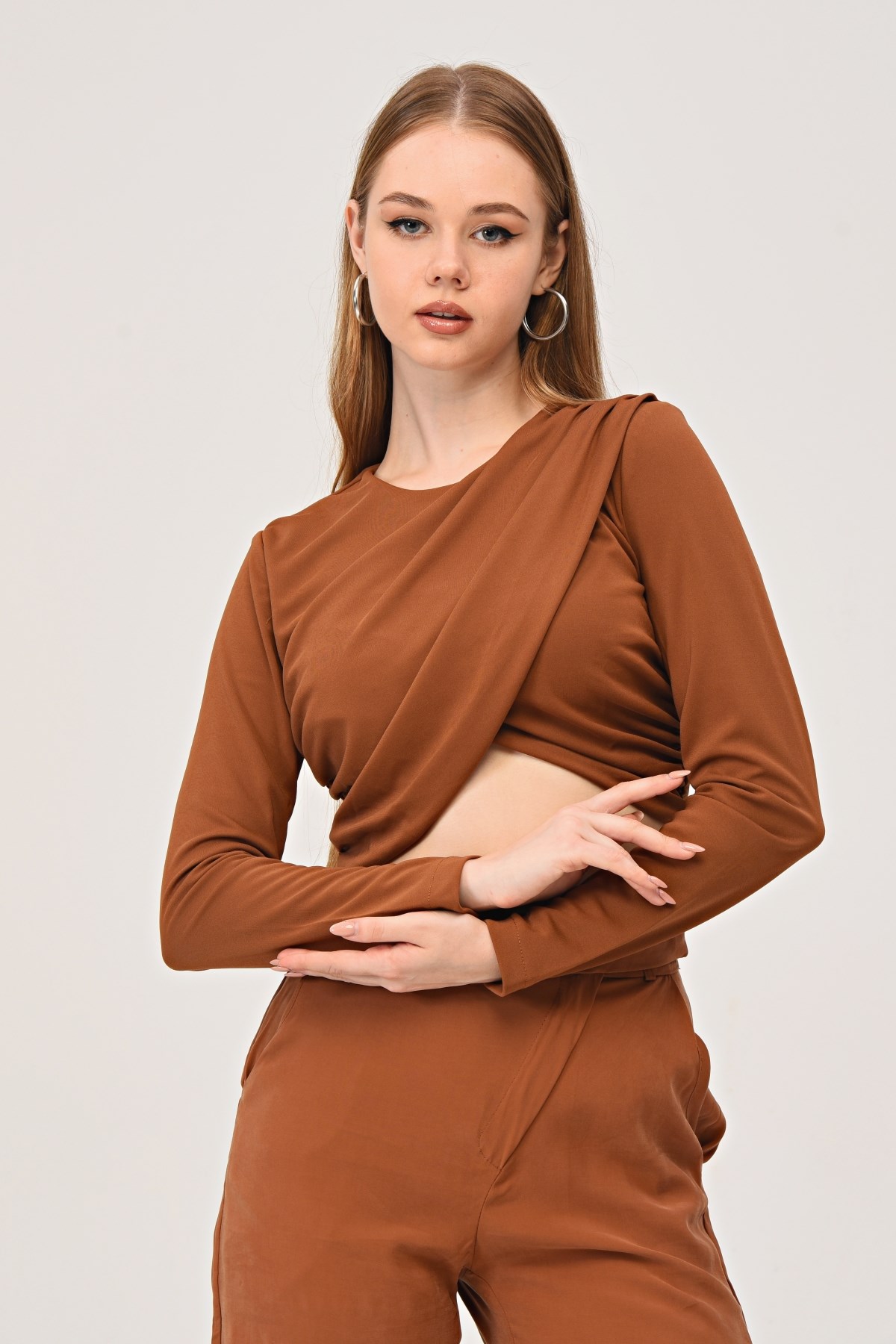 Kahverengi Drapeli Crop Bluz