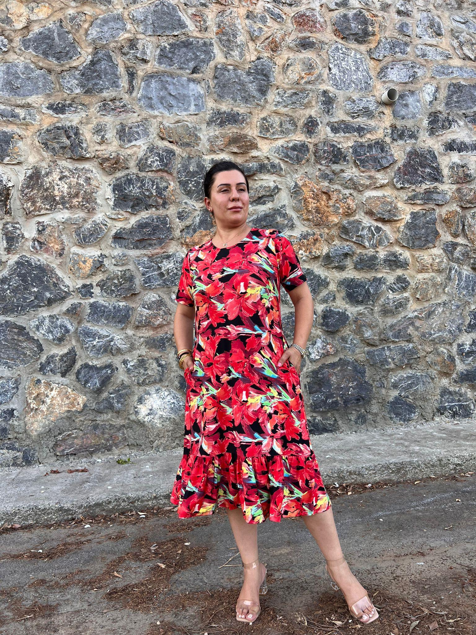 Kırmızı Desenli Eteği Fırfırlı Büyük Beden Elbise