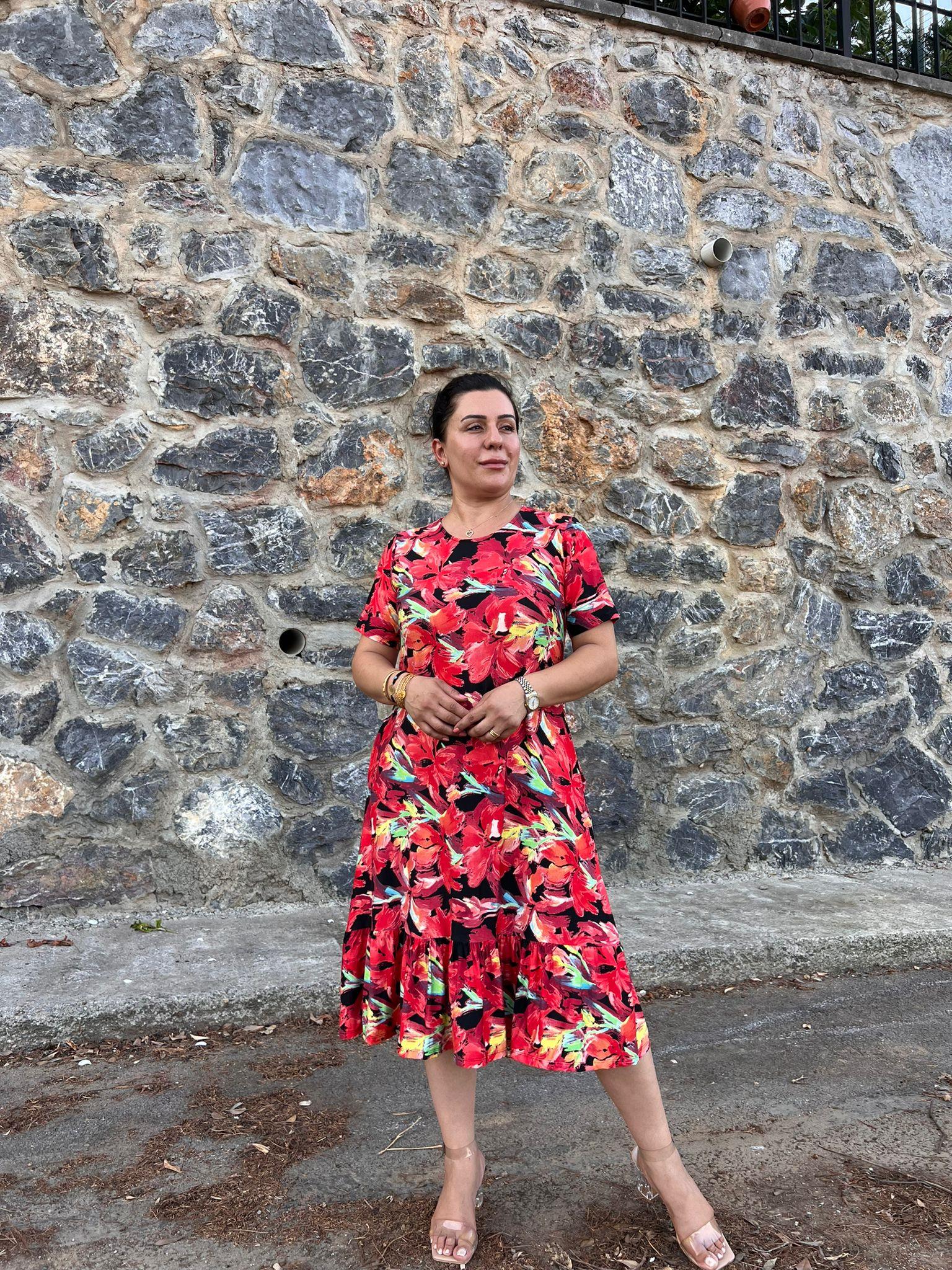 Kırmızı Desenli Eteği Fırfırlı Büyük Beden Elbise