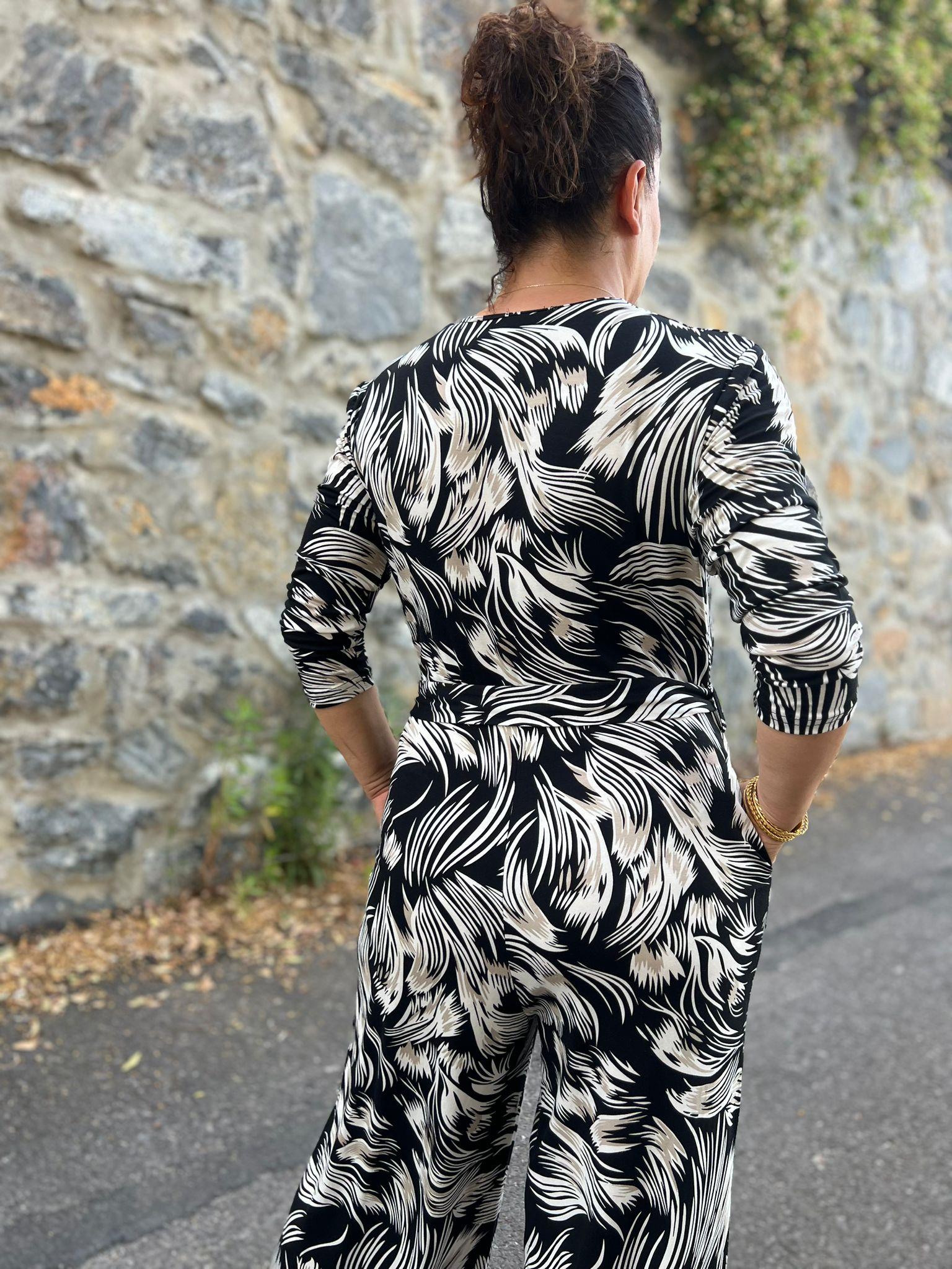 Kruvaze Yaka Desenli Örme Tulum