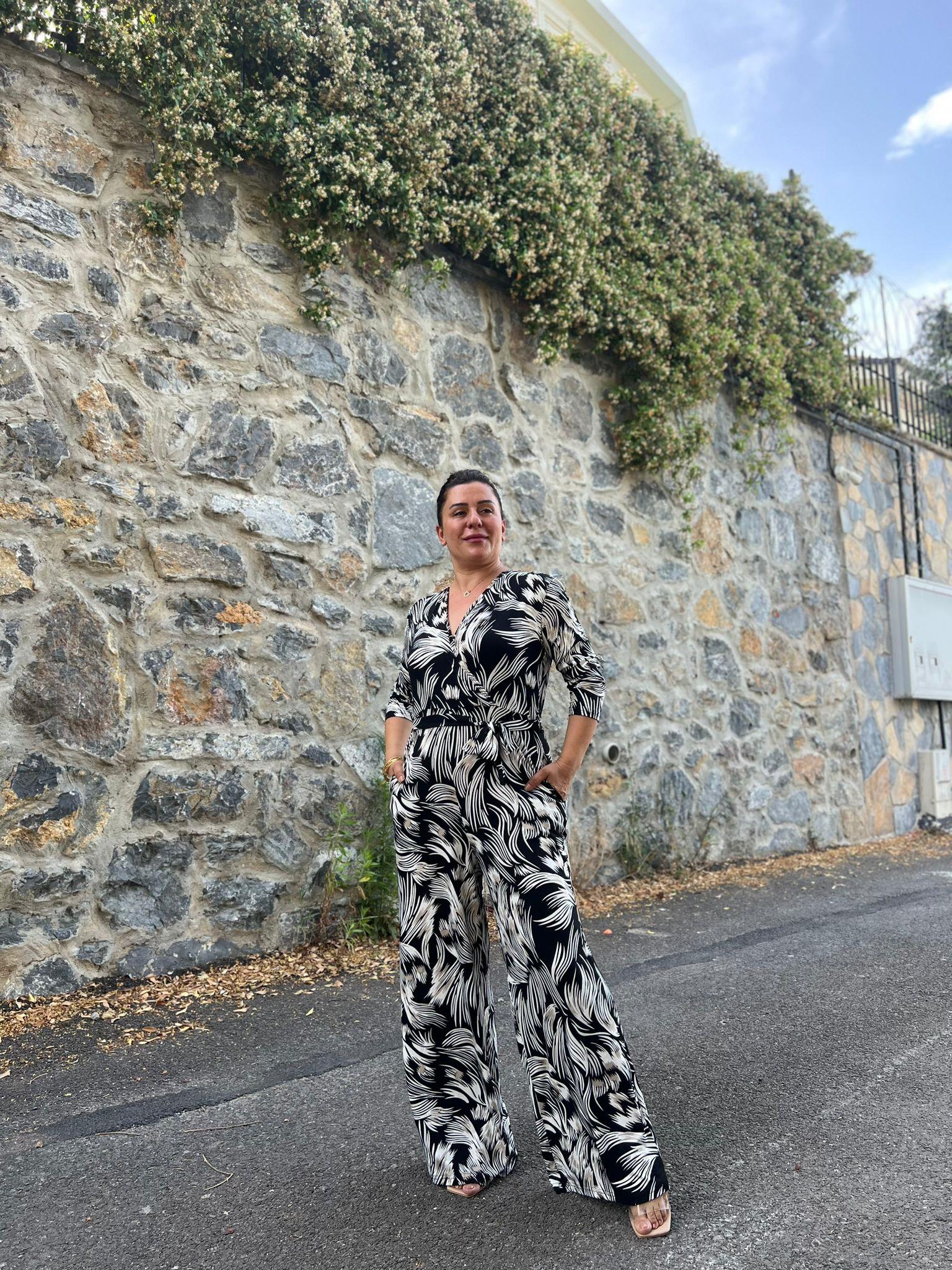 Kruvaze Yaka Desenli Örme Tulum