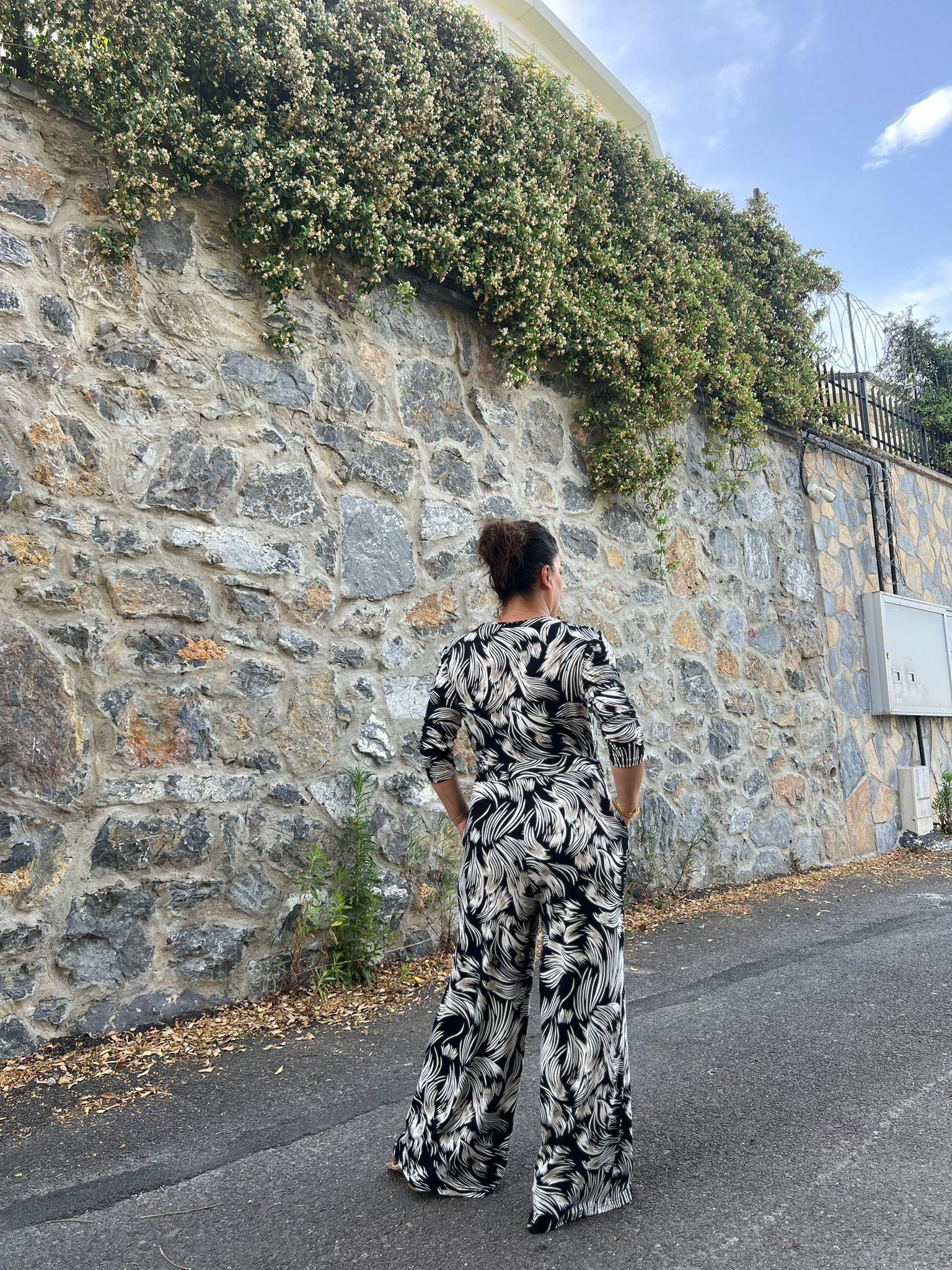 Kruvaze Yaka Desenli Örme Tulum