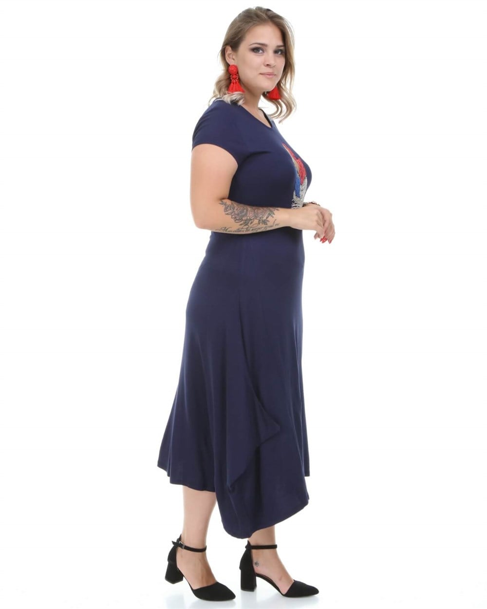 Lacivert yaprak nakışlı büyük beden viskon elbise 