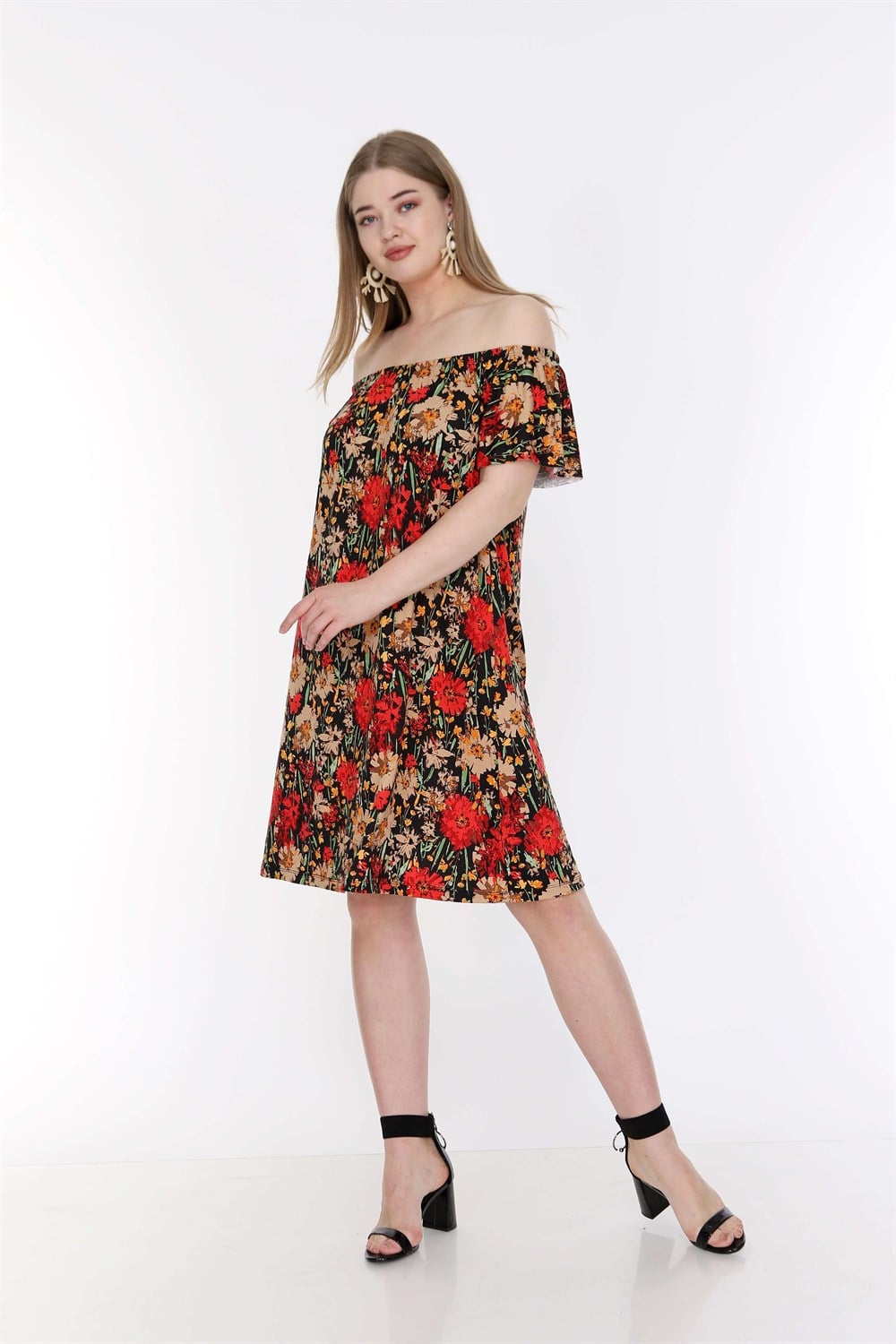 Madonna yaka krem çiçekli desen viskon elbise