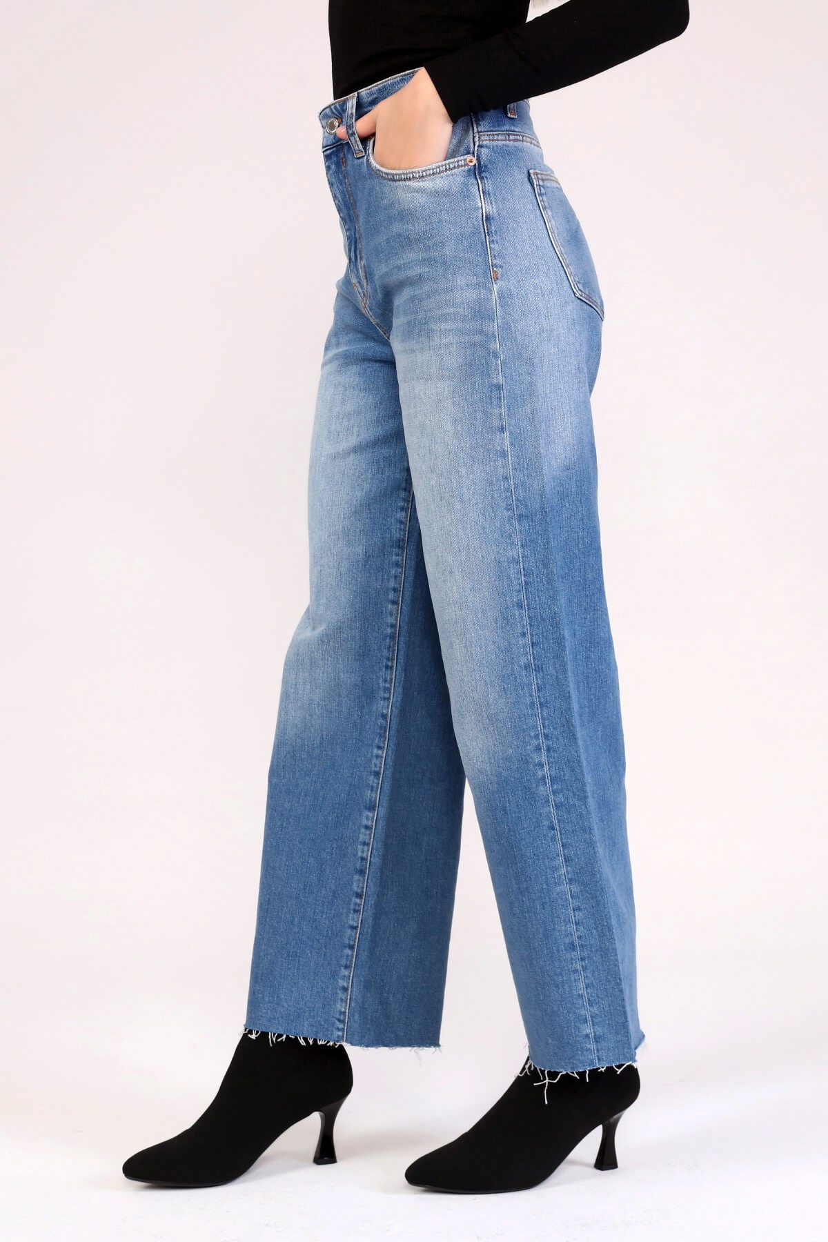 Mavi Bol Paça Püsküllü Denim Pantolon 