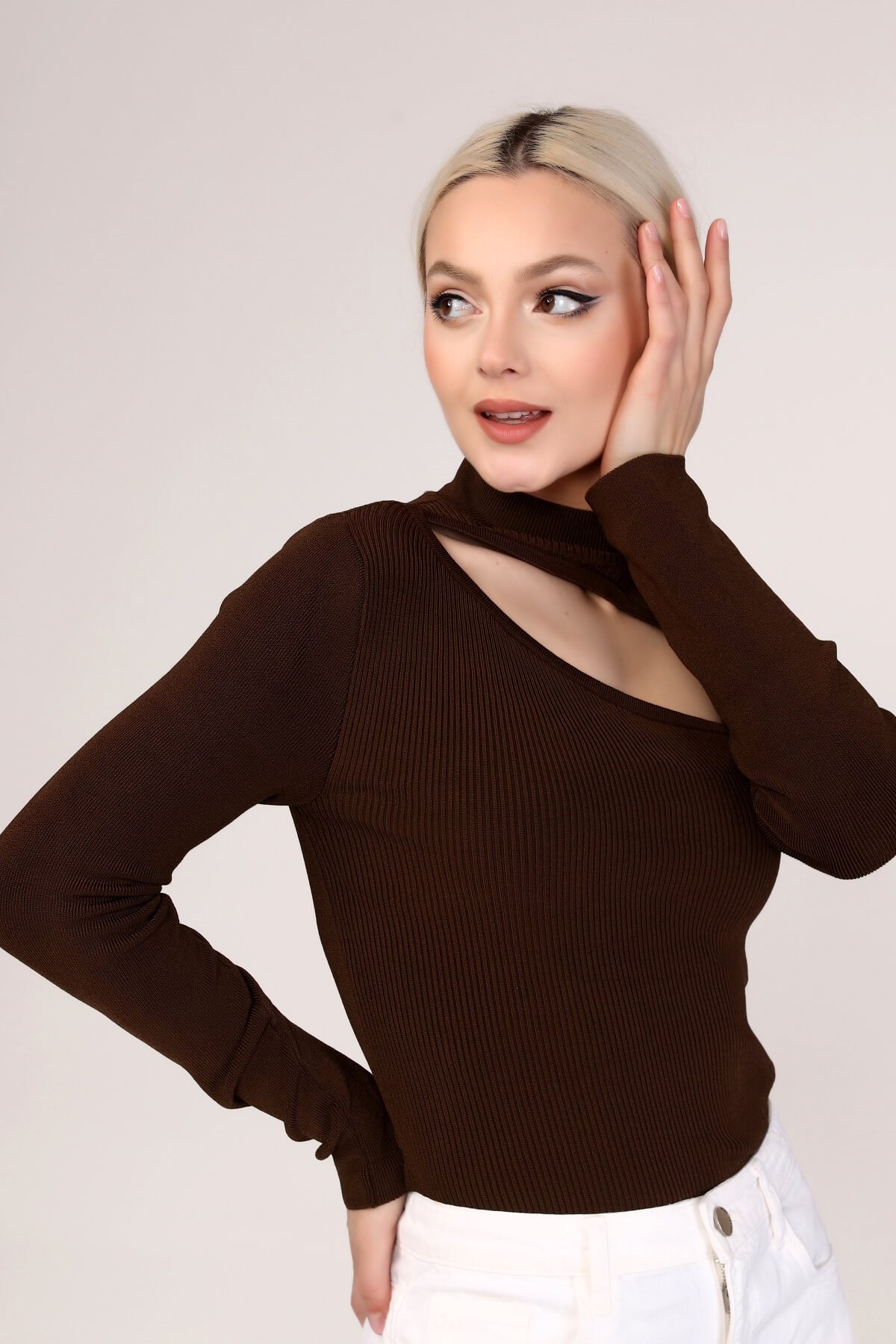 Pencere Detaylı Dik Yaka Fitilli Triko Kazak 